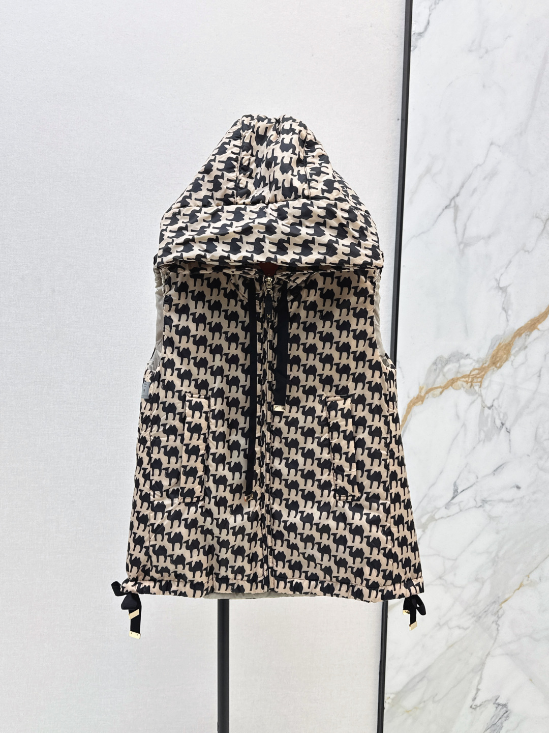 Max Mara Camel-Print Hooded Vest with Bag | Reversible, Windproof, Water-Resistant 3 cmp i1757833482174 7755 0 1