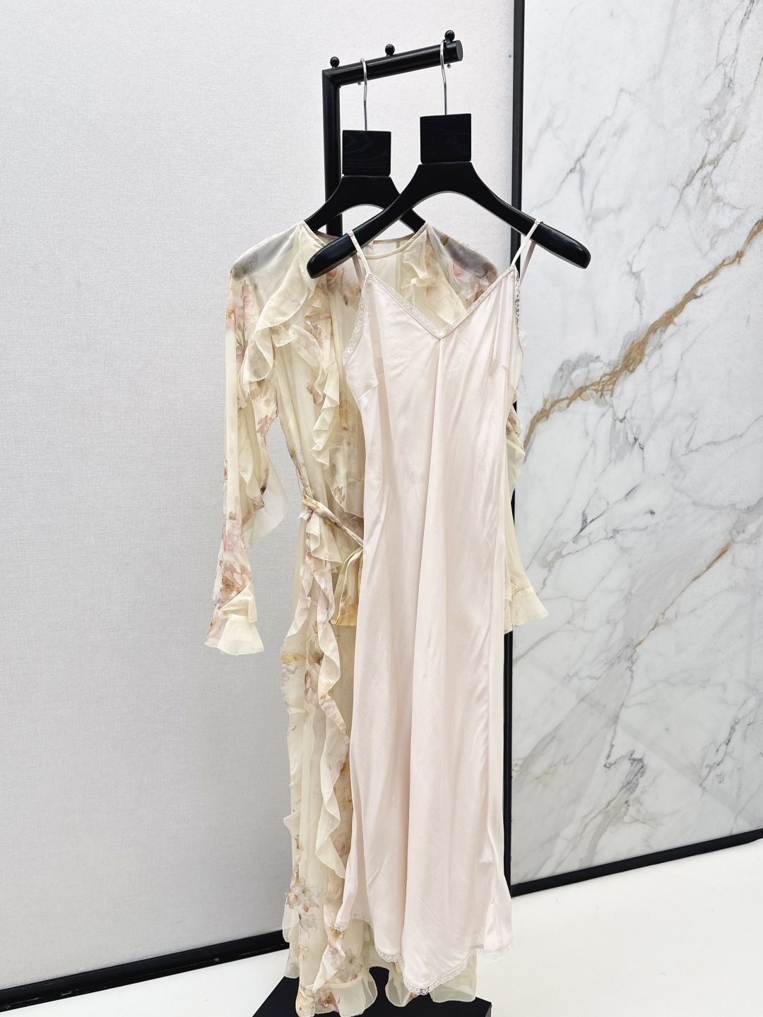 NO:501202,Exclusive first release Zimmen-M 25Ss————The latest vacation style printed dress in early autumn, elegant and fresh vacation style. Elegant pattern printed romantic and elegant white and rich beauty must-have items 100% silk fabric. One-color spot on sale smlxl, skirts, real silk, alexander wang19860909独家首发 Zimmen-M 25Ss———早秋最新款度假风印花连衣裙淡雅清新的度假风气息 优雅图案印花浪漫优雅的白富美必备单品 百分百真丝面料 一色现货发售smlxl,,skirts,real silk,alexander wang,Women's clothing