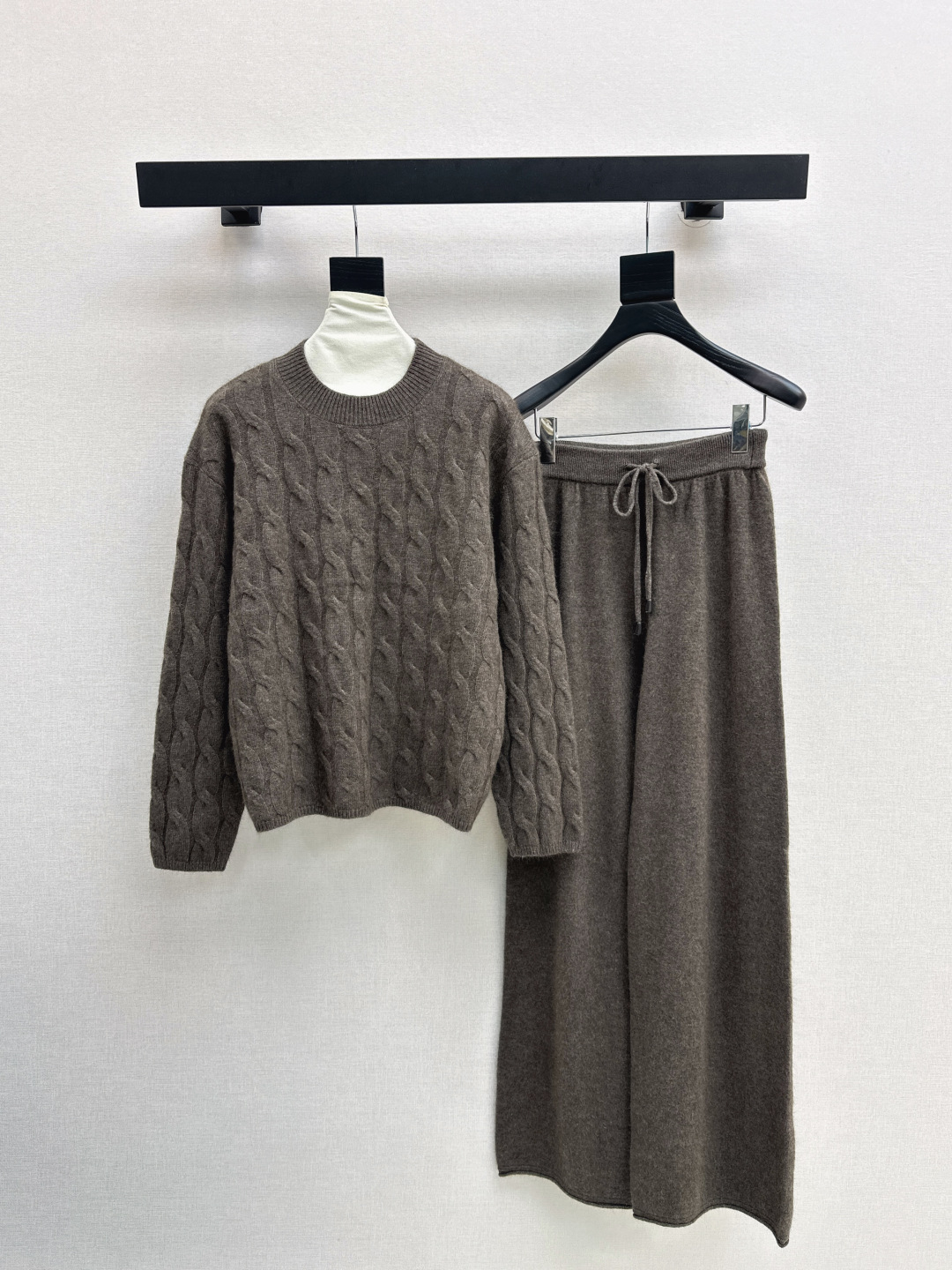 Elegant Women's Cashmere Blend Sweater and Pants Set - Timeless Style