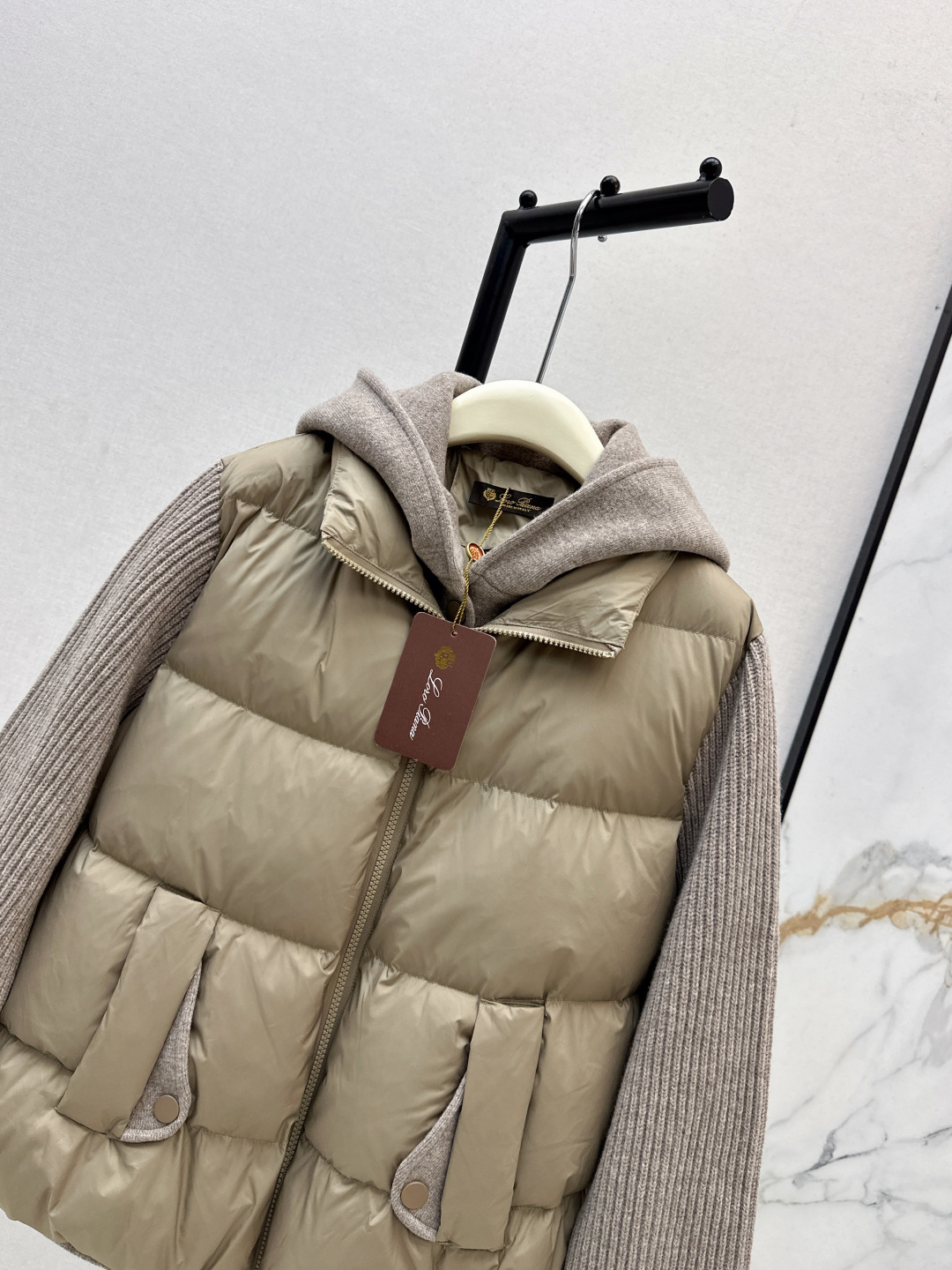 Woolrich Women's Knit-Sleeve Down Puffer Jacket with Hood - Stylish & Warm 5 cmp i1757847435264 8599 0 3