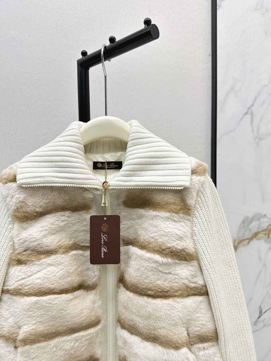 Loro Piana Women's Knit & Fur Panel Zip-Up Jacket - Elegant & Warm 5 cmp i1757848352421 9469 0 3