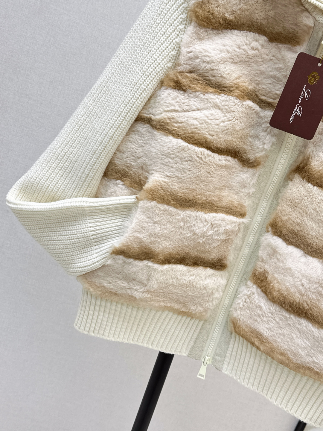 Loro Piana Women's Knit & Fur Panel Zip-Up Jacket - Elegant & Warm 8 cmp i1757848378803 1938 0 6
