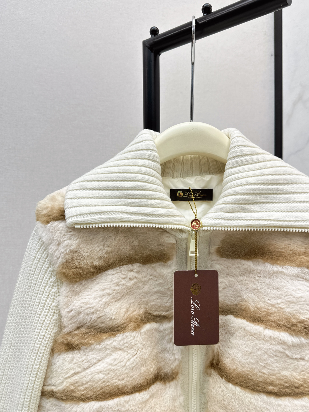 Loro Piana Women's Knit & Fur Panel Zip-Up Jacket - Elegant & Warm 6 cmp i1757848378804 1063 0 4