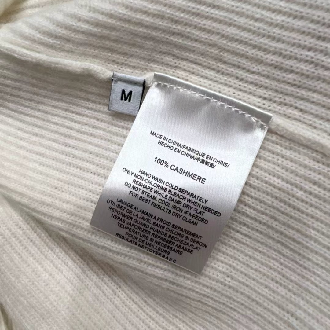 Elegant V-Neck Cashmere Sweater with Beaded Chain Detail - Soft and Stylish 9 cmp i1757913558822 7121 0 7