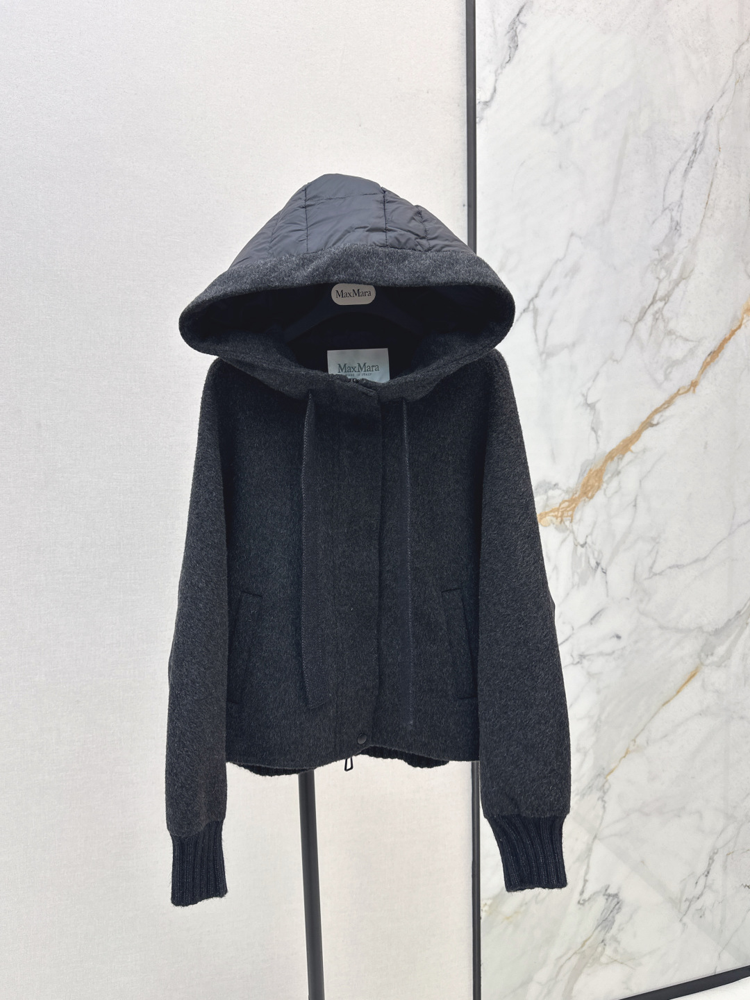 Max Mara Veste Courte à Capuche en Laine et Nylon - Confort et Style