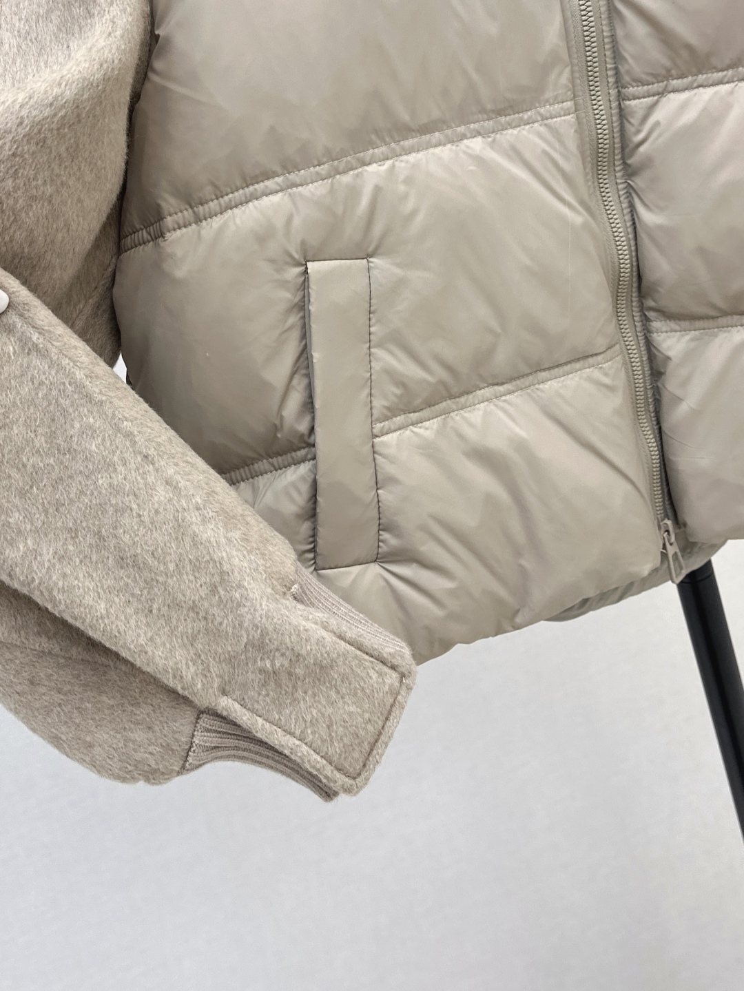 Max Mara Women's Wool Blend Puffer Jacket, Stand Collar, Three Colors 7 cmp i1757937209558 3573 0 5