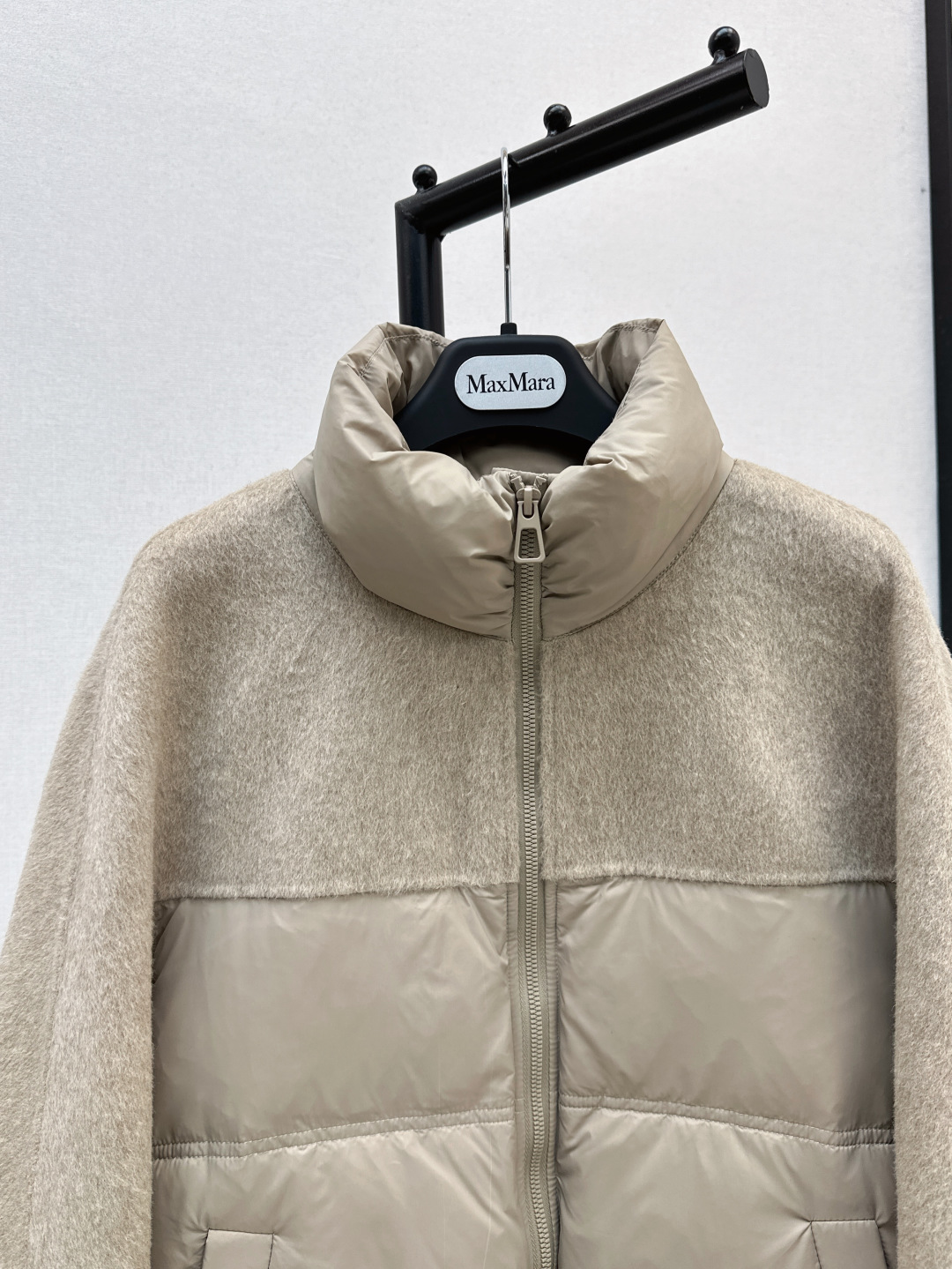 Max Mara Women's Wool Blend Puffer Jacket, Stand Collar, Three Colors 5 cmp i1757937214866 6061 0 3