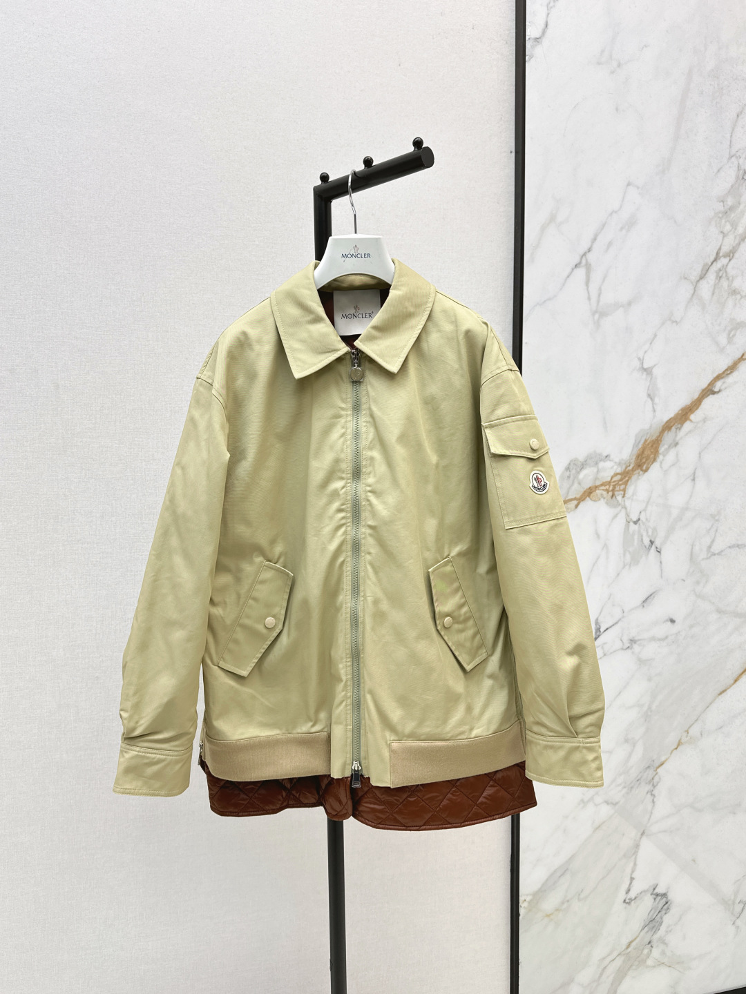 Moncler Beige Veste Matelassée en Losanges avec Détails Superposés pour Femme