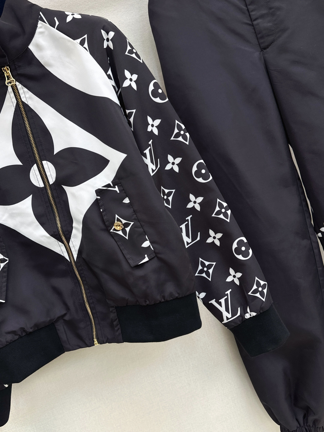 Louis Vuitton Women's Black Logo Print Jacket and Pants Set 6 cmp i1757941212975 5350 0 4