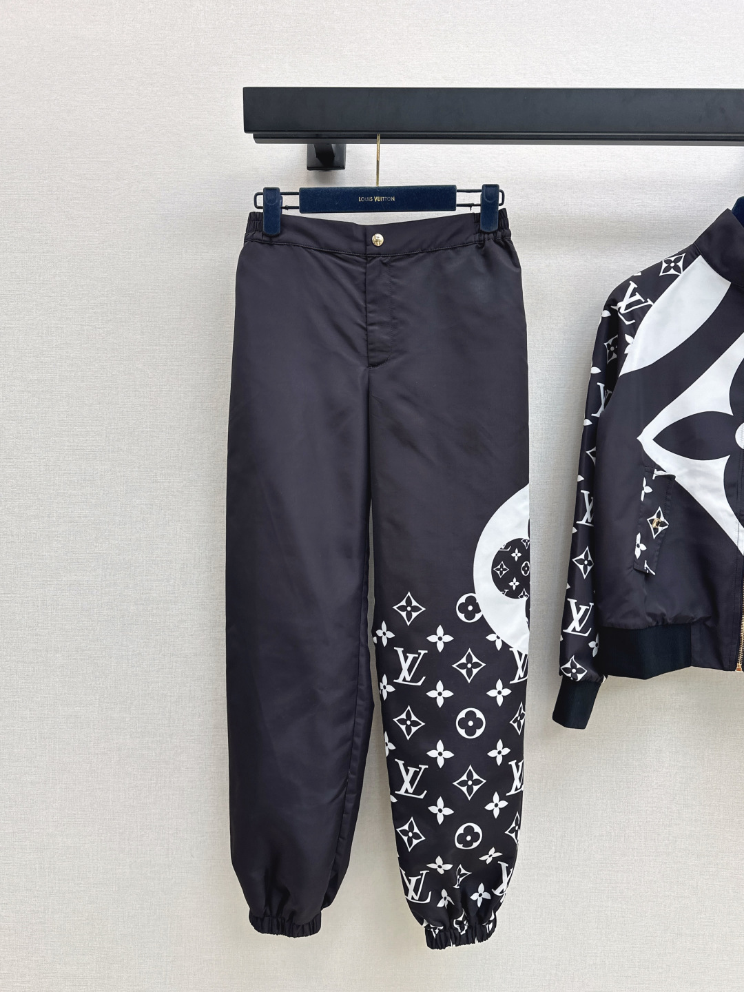 Louis Vuitton Women's Black Logo Print Jacket and Pants Set 9 cmp i1757941212975 6648 0 7