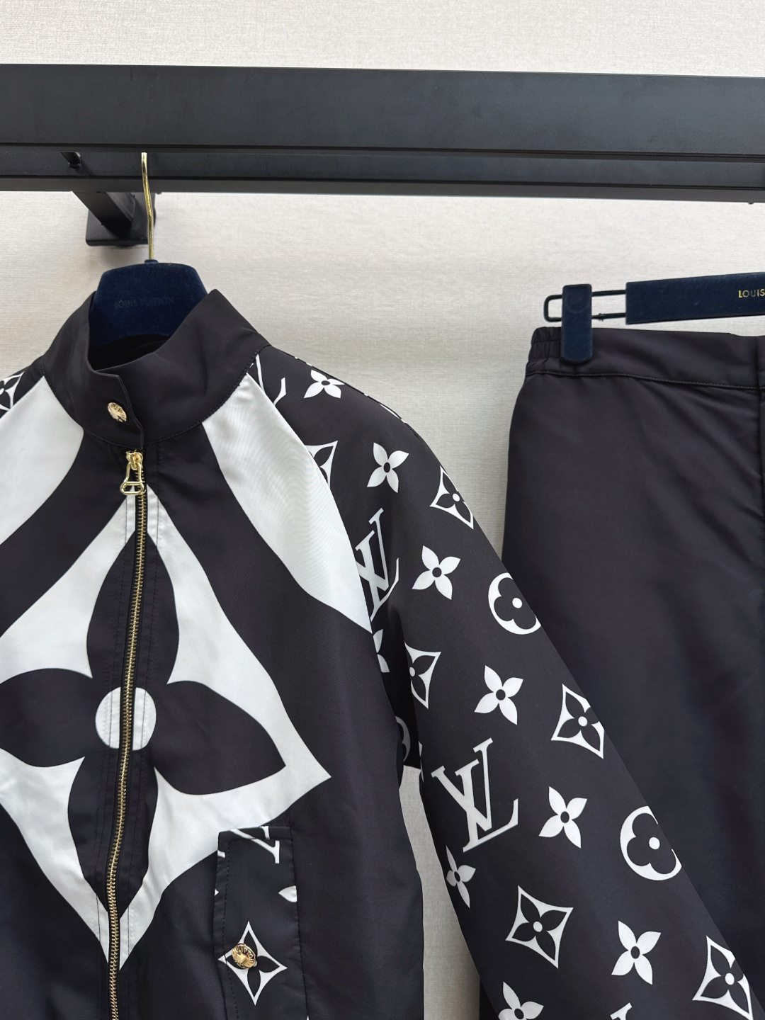 Louis Vuitton Women's Black Logo Print Jacket and Pants Set 5 cmp i1757941212975 8212 0 3