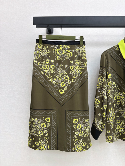 Gucci Floral Print Shirt and Skirt Set - Women's Retro Style Outfit 3 Gucci Floral Print Shirt and Skirt Set - Women's Retro Style Outfit