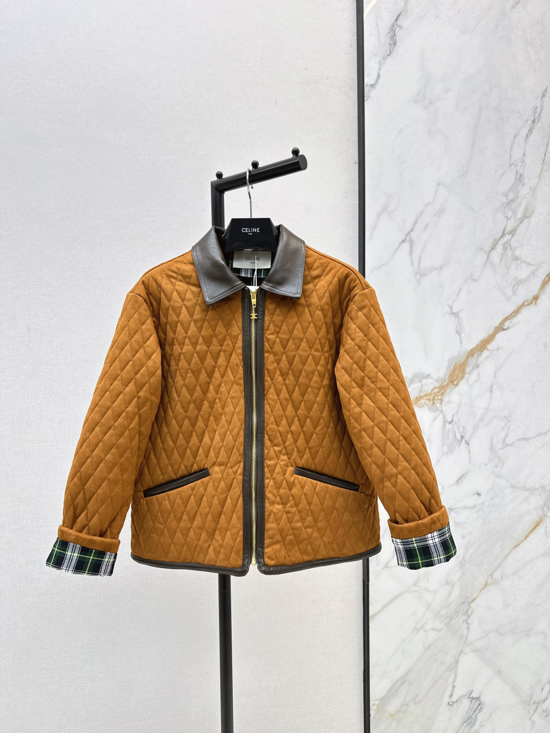 NO:502085,Light luxury old-fashioned outfit Ce 25Ss———The latest diamond quilted suede jacket with plaid lining and cotton design to keep warm and bloated!  Temperament lapel three-dimensional tailoring H-style versatile and not picky, casual and handsome French retro style, egg white patchwork design, plus points for details, single color spot sml,, jackets & coats, jackets & coats, alexander wang19860909轻奢老钱风穿搭 Ce 25Ss————秋冬最新款菱格绗缝绒面夹克外套格纹里衬夹棉设计保暖拒绝臃肿！气质翻领立体剪裁H版型百搭不挑人 休闲帅气法式复古风 蛋白皮拼接包边设计 细节加分 一色现货发售sml,,jackets & coats,jackets & coats,alexander wang,Women's clothing