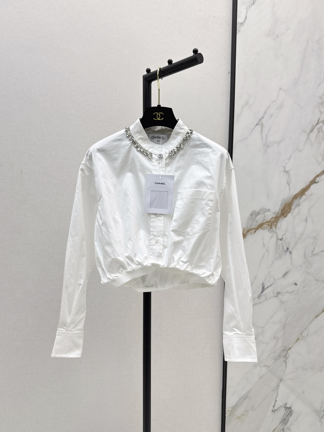 Chemisier Court Blanc Chanel avec Strass - Collection Automne/Hiver 2025