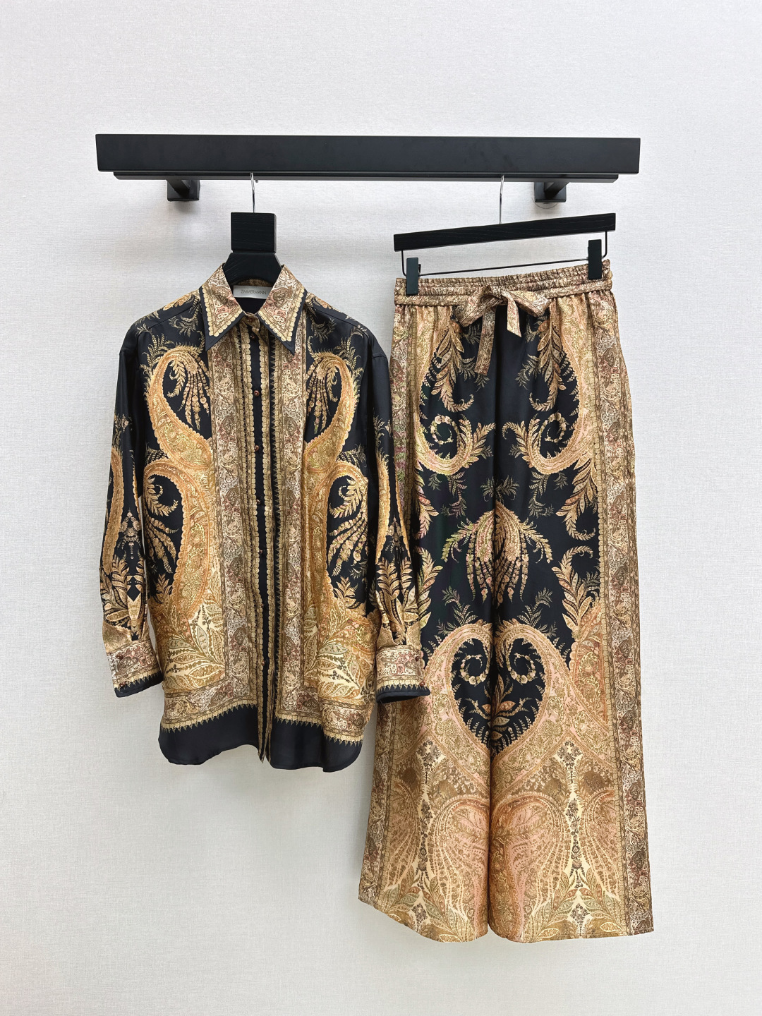 NO:503181,Zim 25Ss———The latest vacation series of early autumn romantic flower set printed pattern shirt + elastic waist trousers Original custom heavy silk fabric Palace style age-reducing girlish style, beautiful upper body, fairy-like and elegant white and rich beauty essential items, one color spot on smlxl, shirts, real silk, alexander wang19860909Zim 25Ss———早秋最新款度假系列浪漫花漾套装印花图案衬衫+松紧腰长裤 原版定制重磅真丝面料 宫廷风减龄少女风 上身美的不要不要的 仙气优雅的白富美必备单品 一色现货发售smlxl 上,,shirts,real silk,alexander wang,Women's clothing