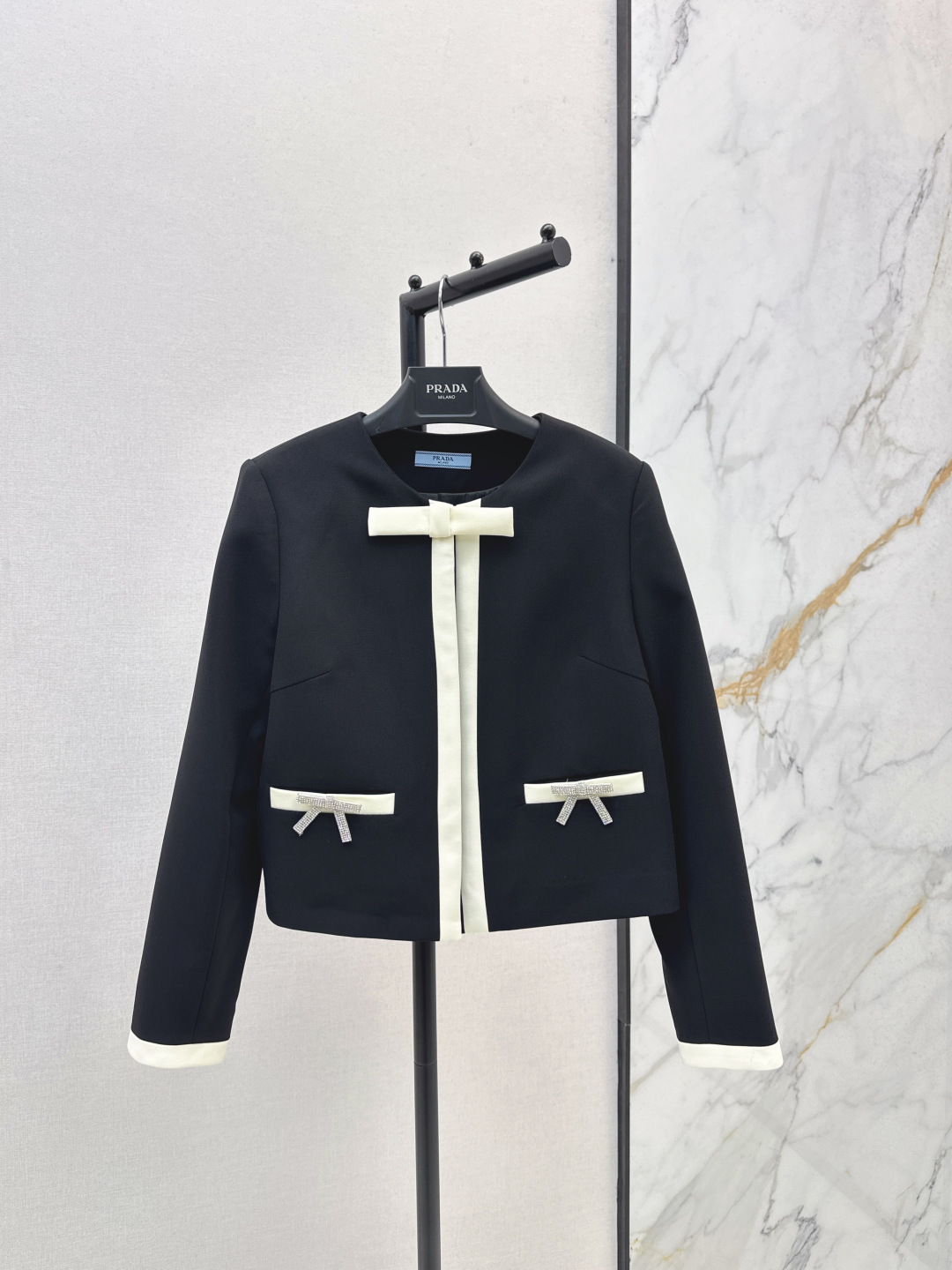 Elegante Prada Damesjas met Strikdetails - Perfect voor Herfst en Winter