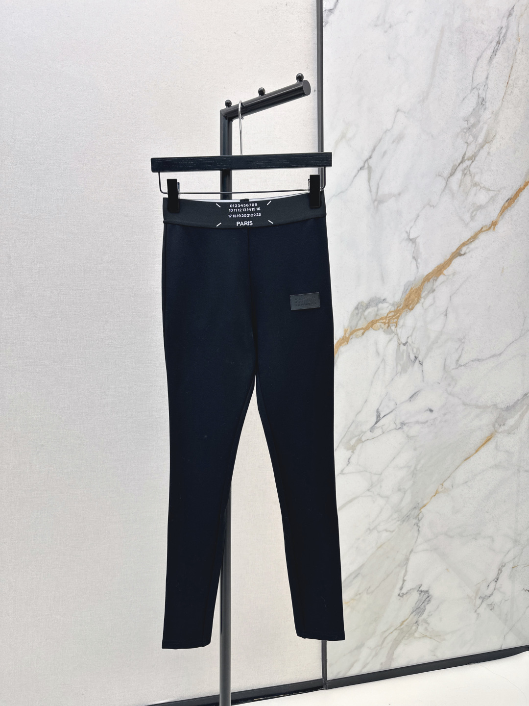 NO:578684,Mm～6 25Ss————The latest style of letter web high-elastic leggings for autumn and winter. Customized imported high-elastic material. Stretchy and comfortable leggings version. Elastic butt lift and slim fit. Jacquard letter logo decoration on the waist. The trouser legs are decorated with hot diamonds to create a gradient logo effect. Suitable for tops of various styles. Wear as you like. Moderate thickness. Autumn and winter matching is more in demand. One color ready for sale sml,,alexander wang19860909Mm～6 25Ss————秋冬最新款字母织带高弹打底裤定制进口高弹力材质 弹力舒适打底裤版型 弹性十足提臀修身 腰间字母徽标提花装饰 裤腿以烫钻打造渐变徽标效果 适配各种风格的上衣 随心穿搭 适中厚度 秋冬搭配更为需求 一色现货发售sml,,alexander wang,Women's clothing