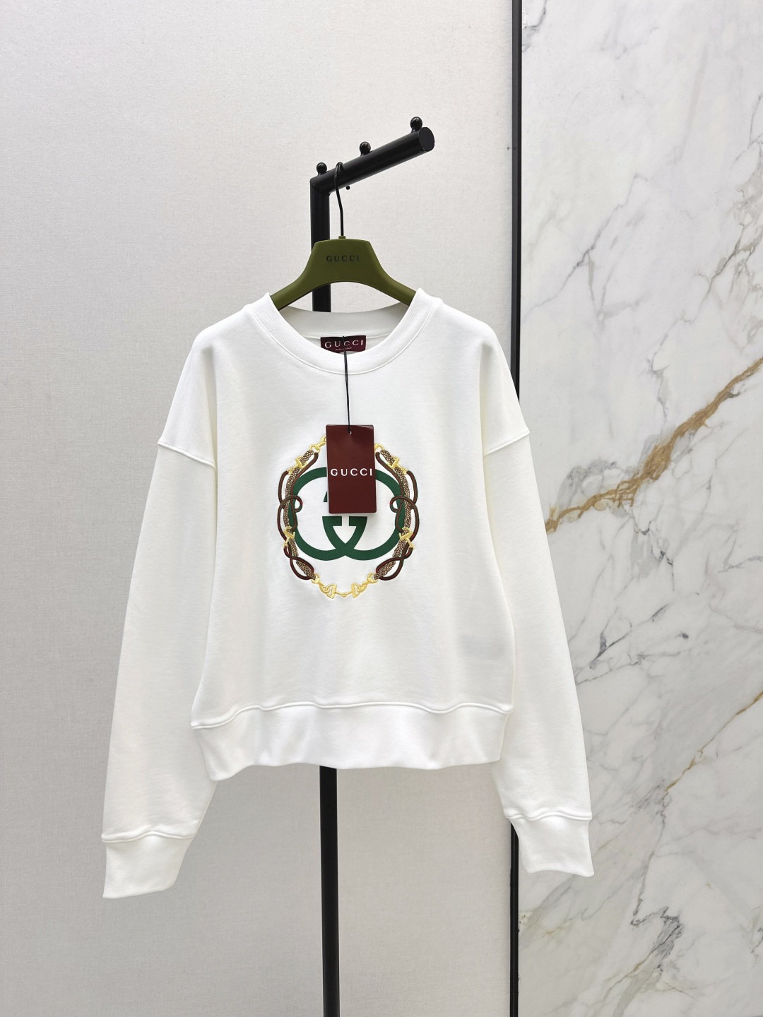 NO:685782,Gu 26Ss————Early spring’s latest classic logo contrasting pattern round neck sweatshirt made of native cotton material, full of texture and restored in good condition. Round neck loose long-sleeved sweatshirt. The iconic double G letter printing decoration on the chest shows the brand style. Handsome and loose version. Strong tolerance and not picky about the body shape. Create a casual sports style. Two colors are available for sale sml,,hoodie,sweatshirts,19860909Gu 26Ss————早春最新款经典logo撞色图案圆领卫衣原生全棉材质 质感十足 品相还原 圆领宽松长袖卫衣 胸前标志性双G字母印花装饰 尽显品牌风范 帅气宽松版型 包容性强不挑身材 打造休闲运动风 两色现货发售sml,,hoodie,sweatshirts,,Women's clothing