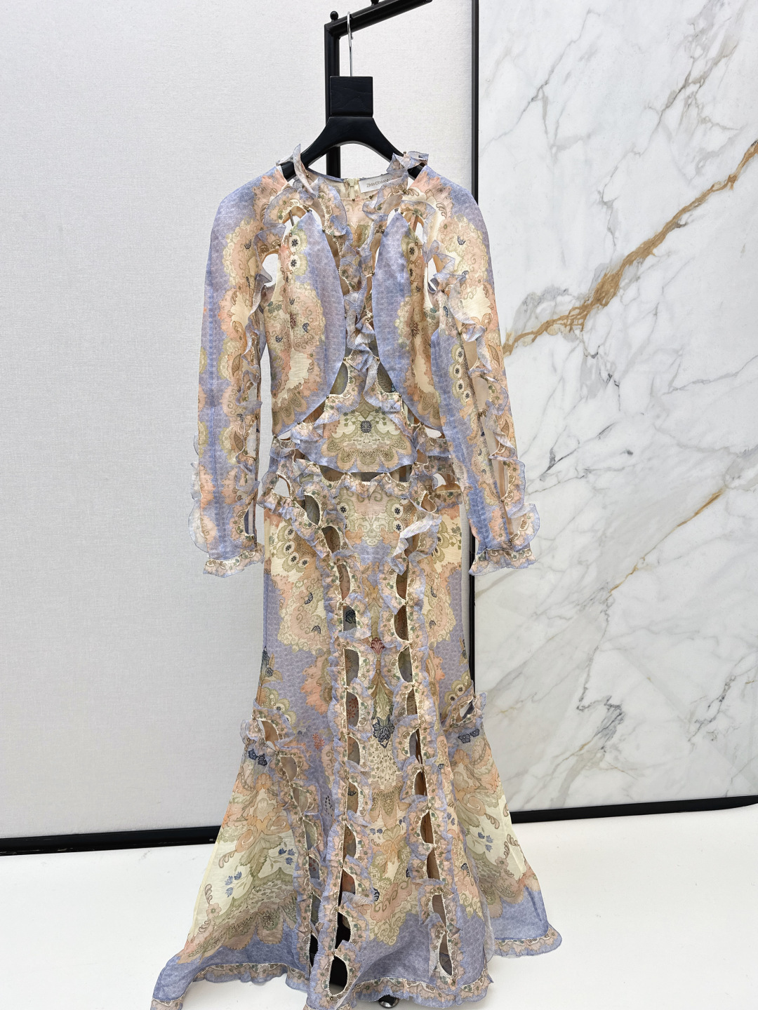 NO:686624,Exclusive first release Zimmen-M 26Ss - the latest resort-style long two-piece set in early spring with heavy craftsmanship lace splicing dress, elegant and fresh resort style, elegant pattern printing, romantic and elegant white and rich beauty must-have item, silk and linen blended fabric, one color ready for sale smlxl,,skirts,real silk,19860909独家首发 Zimmen-M 26Ss———早春最新款度假风长款两件套重工艺花边拼接连衣裙淡雅清新的度假风气息 优雅图案印花浪漫优雅的白富美必备单品 真丝亚麻混纺面料 一色现货发售smlxl,,skirts,real silk,,Women's clothing