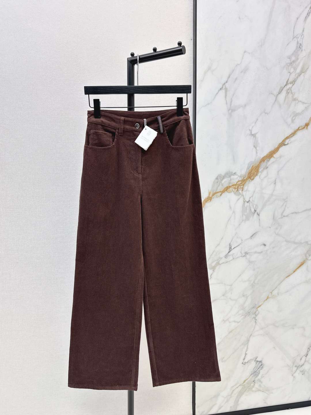 NO:687550,Winter ace match Bc 25Ss————The latest high-luxury minimalist style corduroy straight pants for autumn and winter. Warm and retro corduroy pants are of course a must-have. They carry the winter atmosphere. A perfect and versatile king. Made of thickened corduroy fabric. Easy-to-control high-waisted straight pants. It is OK to match with sweaters, sweatshirts, coats and down. It can be used for various occasions. Two colors are available in stock, sml, hoodie, sweatshirts, sweaters, down jacket,19860909冬季王牌搭配 Bc 25Ss————秋冬最新款高奢极简风灯芯绒直筒裤 温暖复古的灯芯绒裤当然要入 冬季的氛围感扛把子 妥妥的百搭王者 采用加厚的灯芯绒面料 好驾驭的高腰直筒裤型 搭配毛衣卫衣大衣羽绒都OK 应对各种场合 两色现货发售sml,,hoodie,sweatshirts,sweaters,down jacket,,Women's clothing