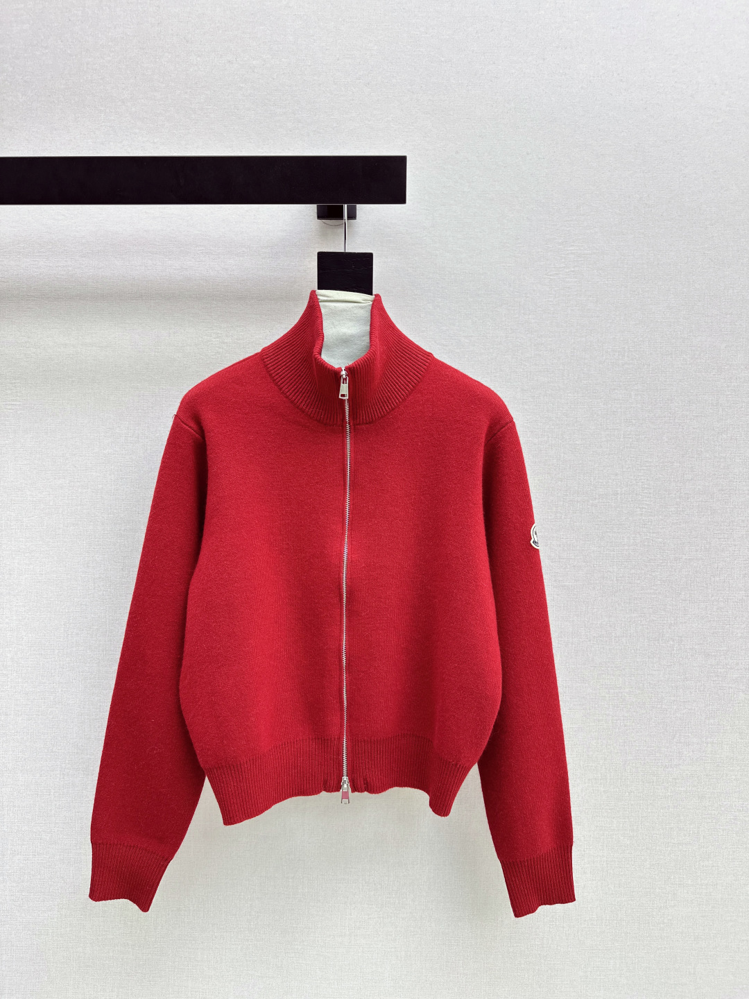 NO:695693,Atmosphere wear Mc 26Ss - the latest stand-collar cardigan jacket for early spring, custom-made wool yarn, imported woven texture, incomparable quality, simple and elegant craftsmanship, lazy and loose version, hooded zipper design, elegant, versatile and not picky!  Bai Fumei's must-have fashionable high-end items are available in three colors, sml, jackets & coats, hats,19860909氛围感穿搭 Mc 26Ss———早春最新款立领开衫外套定制羊毛纱线进口机织质感无敌赞 工艺简洁大气 慵懒宽松版型连帽拉链设计气质优雅百搭不挑人！白富美必备时髦高级单品 三色现货发售sml,,jackets & coats,hats,,Women's clothing