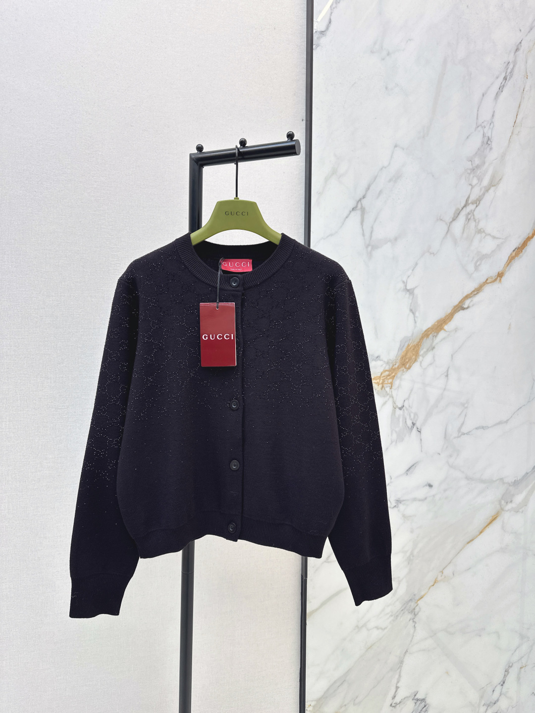 NO:708789,Gu 26Ss————The latest early spring gg all-over rhinestone round-neck cardigan is made of knitted fabric, which is soft and very warm. The all-over rhinestones are so eye-catching and blingbling. The classic cardigan version is not attractive and has a gorgeous atmosphere. One color ready for sale sml,,19860909Gu 26Ss—————早春最新款gg满幅烫钻圆领开衫采用针织面料软乎乎还很保暖 满幅水钻太戳人了blingbling的既视感 经典开衫版型不挑人 自带华丽氛围感 一色现货发售sml,,,Women's clothing