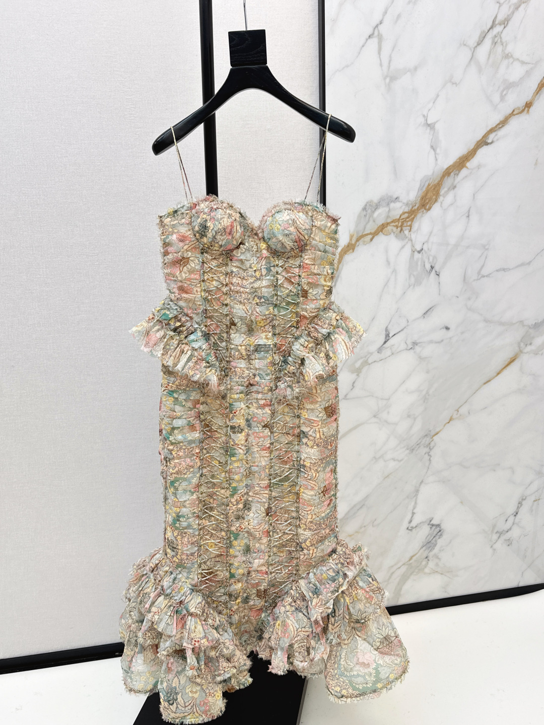 NO:709147,Exclusive first release of Zimmen-M 26Ss - the latest resort-style tube top printed dress in early spring. Elegant and fresh holiday style. Elegant pattern printing. Romantic and elegant white and rich beauty must-have item. 100% silk fabric. One color ready for sale smlxl,,skirts,real silk,19860909独家首发 Zimmen-M 26Ss———早春最新款度假风抹胸印花连衣裙淡雅清新的度假风气息 优雅图案印花浪漫优雅的白富美必备单品 百分百真丝面料 一色现货发售smlxl,,skirts,real silk,,Women's clothing