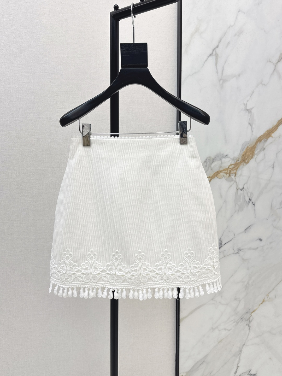 NO:710312,Zim 26Ss - the latest early spring vacation series romantic suit with spliced ​​lace shirt + fringed skirt. Original customized 100% cotton fabric. Palace style for age-reducing girlish style. Beautiful upper body. Fairy and elegant white and rich beauty must-have items. One color ready for sale smlxl,,skirts,shirts,19860909Zim 26Ss———早春最新款度假系列浪漫套装拼接花边衬衫+流苏半裙 原版定制百分百棉面料 宫廷风减龄少女风 上身美的不要不要的 仙气优雅的白富美必备单品 一色现货发售smlxl,,skirts,shirts,,Women's clothing