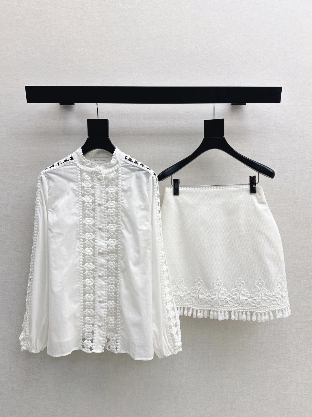 NO:710338,Zim 26Ss - the latest early spring vacation series romantic suit with spliced ​​lace shirt + fringed skirt. Original customized 100% cotton fabric. Palace style for age-reducing girlish style. Beautiful upper body. Fairy and elegant white and rich beauty must-have item. One color ready for sale on smlxl,,skirts,shirts,19860909Zim 26Ss———早春最新款度假系列浪漫套装拼接花边衬衫+流苏半裙 原版定制百分百棉面料 宫廷风减龄少女风 上身美的不要不要的 仙气优雅的白富美必备单品 一色现货发售smlxl 上,,skirts,shirts,,Women's clothing