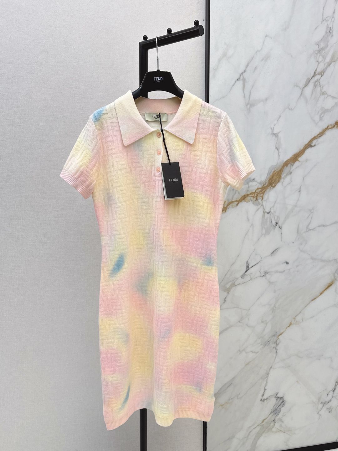 NO:712856,FD 26Ss————The latest spring and summer macaron-colored polo lapel dress. The new season’s sfumato knitted Polo skirt directly touches my heart. The macaron gradient color scheme is gentle to the bone. The knitted fabric is light and skin-friendly, and it is not boring to wear in summer~ Paired with white shoes, it adds a sweet girl atmosphere and a sense of detail. This set is perfect for dates and afternoon tea!  One color ready for sale sml,,skirts,19860909FD 26Ss————春夏最新款马卡龙色系polo翻领连衣裙新季的晕染针织Polo裙直接戳中我心巴 马卡龙渐变配色温柔到骨子里 针织面料轻薄又贴肤,夏天穿完全不闷～ 搭配小白鞋甜妹氛围感拉满 细节感瞬间拉满 这套约会 下午茶穿都超合适！一色现货发售sml,,skirts,,Women's clothing