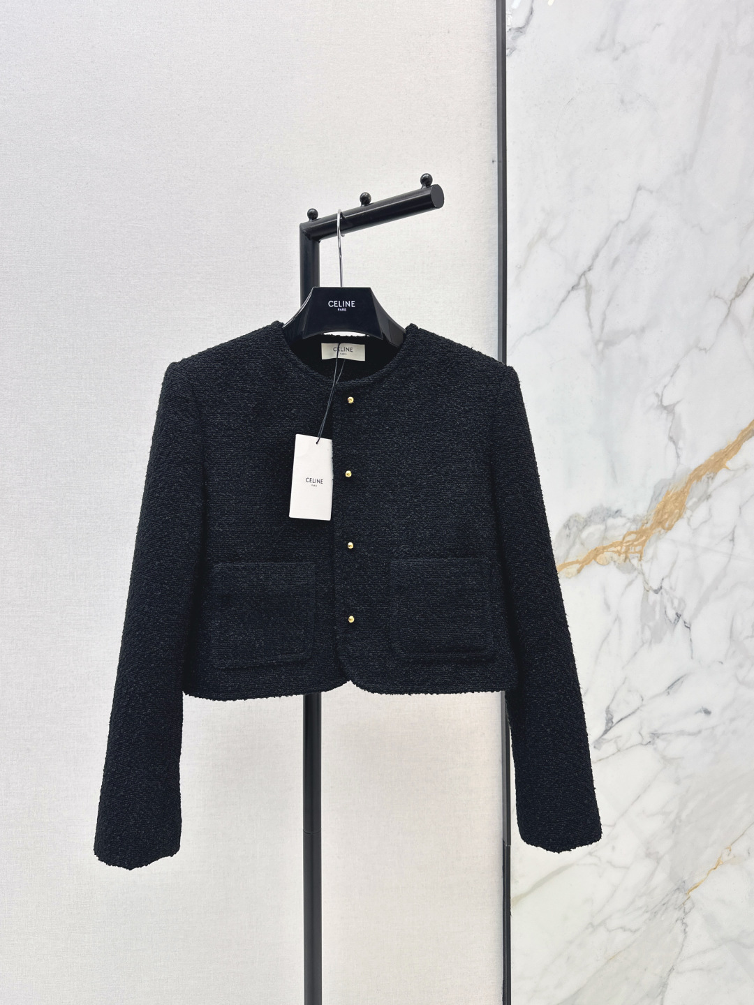 NO:713295,Ce 26Ss————The latest black and gold color retro small gold button wool jacket in early spring. Full of sophistication. Classic box-shaped short cut. The upper body is smart and stylish. It is very elegant. Two pockets are designed with style and temperament. Made of wool material. Details are available online. One color ready for sale sml,,jackets & coats,19860909Ce 26Ss————早春最新款黑金配色复古小金扣羊毛外套 精致感十足 经典的箱型短款剪裁 上身干练笔挺有型 很抬气质感 两个口袋设计 有型有气质 采用羊毛料子 细节感在线 一色现货发售sml,,jackets & coats,,Women's clothing