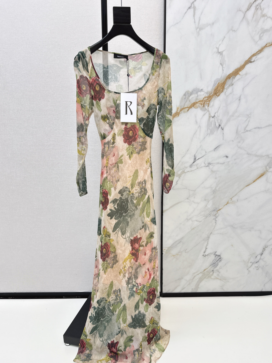 NO:715528,Exclusive first release, fashionable niche design 26Ss - the latest long dress with floral pattern in early spring, rich holiday style atmosphere, romantic and elegant white and rich must-have item, imported silk fabric, one color ready for sale xssml,,skirts,real silk,19860909独家首发 时髦小众设计 26Ss———早春最新款花卉图案长款连衣裙浓郁的度假风气息 浪漫优雅的白富美必备单品 进口真丝面料 一色现货发售xssml,,skirts,real silk,,Women's clothing