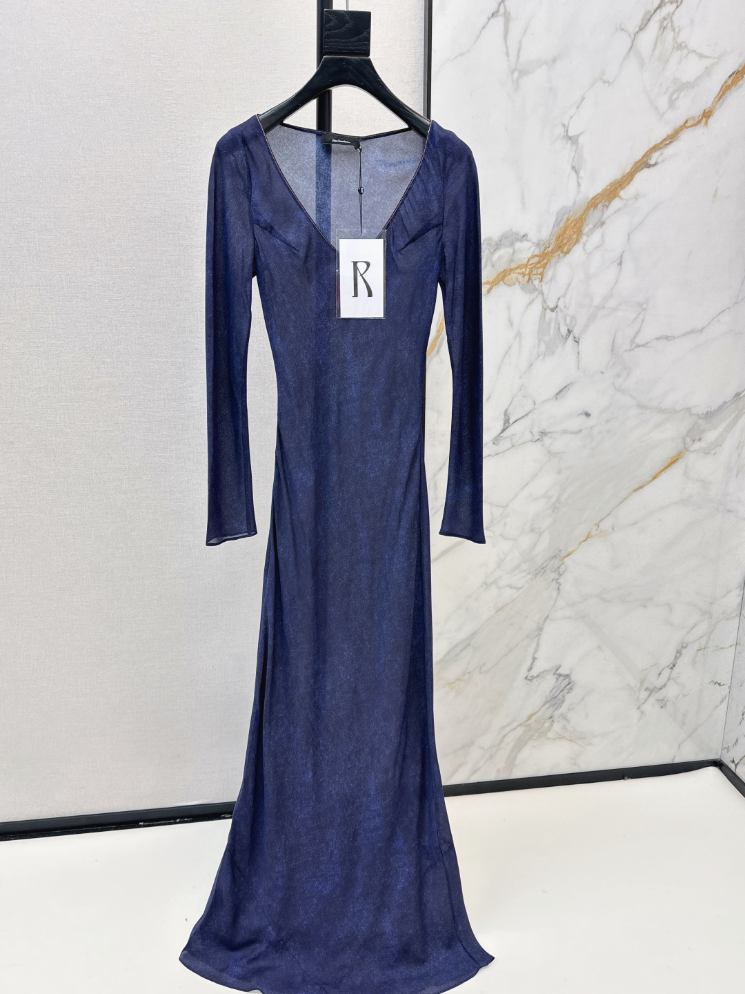 NO:716620,Exclusive first release, fashionable design 26Ss——the latest long dress with floral pattern in early spring, rich holiday style atmosphere, romantic and elegant white and rich beauty must-have item, imported silk fabric, one color ready for sale xssml,,skirts,real silk,19860909独家首发 时髦设计 26Ss———早春最新款花卉图案长款连衣裙浓郁的度假风气息 浪漫优雅的白富美必备单品 进口真丝面料 一色现货发售xssml,,skirts,real silk,,Women's clothing