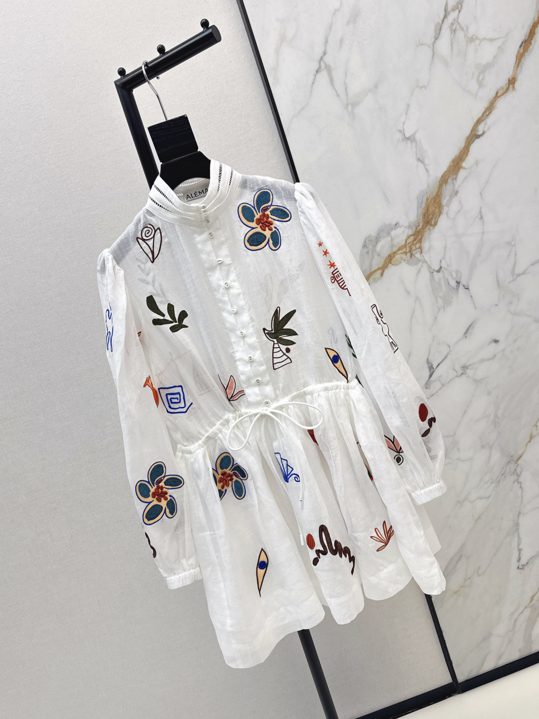 NO:716906,Exclusive first release, fashionable niche design 26Ss - the latest three-dimensional pattern embroidered dress for early spring. Rich holiday style atmosphere. Romantic and elegant white and rich beauty must-have item. Imported cotton fabric. One color ready for sale xssml,,skirts,19860909独家首发 时髦小众设计 26Ss———早春最新款立体图案刺绣连衣裙 浓郁的度假风气息 浪漫优雅的白富美必备单品 进口棉面料 一色现货发售xssml,,skirts,,Women's clothing