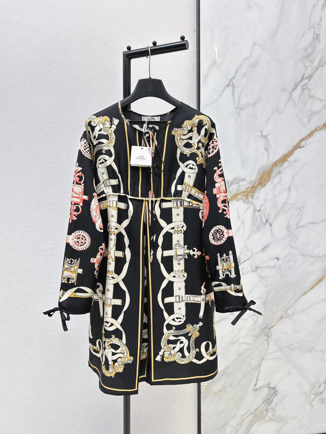 NO:730313,Her 26Ss————The latest bat-sleeve temperament dress in early spring is made of 100% twill silk fabric. It is a must-have versatile item for Bai Fumei. Full positioning printing. The temperament is loose and the design concept is simple and elegant. The upper body is super slim. One color is available for sale smlxl,,skirts,real silk,19860909Her 26Ss————早春最新款蝙蝠袖气质连衣裙百分百斜纹绸真丝面料 白富美必备百搭单品 全定位印花 气质宽松版型设计理念简约大气 上身超显瘦 一色现货发售smlxl,,skirts,real silk,,Women's clothing