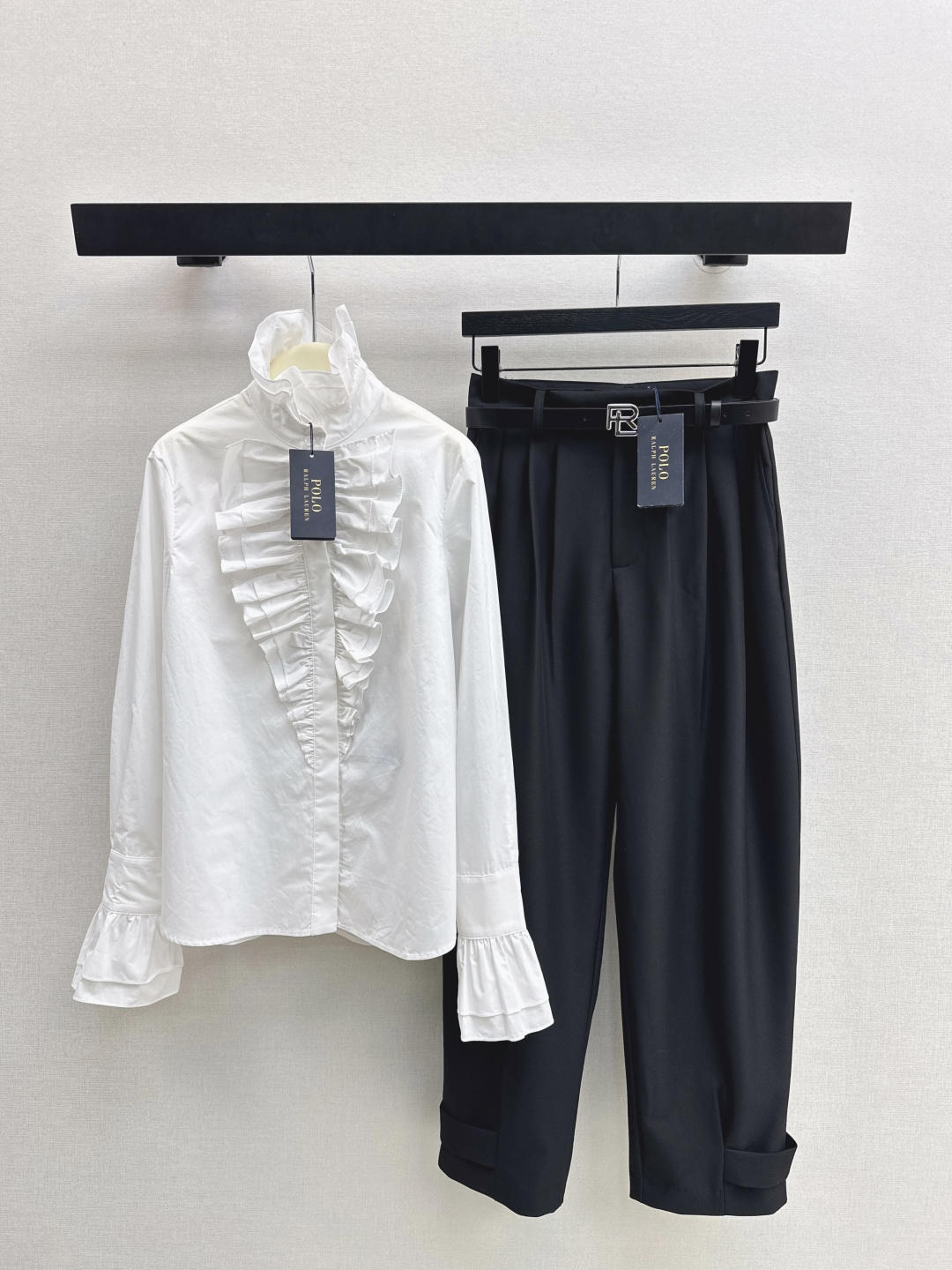 NO:730304,Yao Chen's same style RL 26Ss——Early spring's latest purple label haute couture new long-sleeved shirt French palace style temperament single product Lace stand-up collar positioning pleat technology The temperament version makes you slim and tall. The inner wear artifact retro palace style can be sweet or salty. It has a sense of elegance and gorgeousness. One color ready for sale sml,, shirts,19860909姚晨同款 RL 26Ss————早春最新款紫标高定度假新品长袖衬衫法式宫廷风气质单品 花边立领定位压褶工艺 气质版型显瘦又高挑内搭神器复古宫廷风可甜可盐气质 自带优雅华丽感 一色现货发售sml,,shirts,,Women's clothing