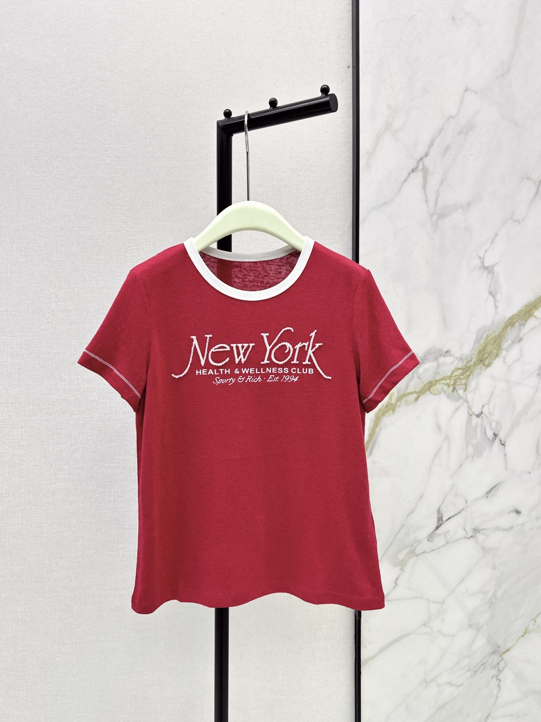 NO:732708,Fashionable little design 26Ss————The latest round neck letter printed beaded short-sleeved T-shirt in early spring. The fabric is soft, skin-friendly and breathable. It is not boring to wear alone in early spring ~ The letter print is not an ordinary offset printing. It is a three-dimensional design with a retro accent. It is full of energetic sweet girl feeling. If you look up close, you can feel the delicate luster of the perm and the texture of the print~ The version is very hidden, and it looks great when paired with a denim skirt and a pleated skirt.  Three colors ready for sale sml,,skirts,T-shirt,tees,t-shirt,19860909时髦小设计 26Ss————早春最新款圆领字母印花烫珠短袖T恤面料软乎亲肤又透气 早春单穿刚好不闷～字母印花不是普通胶印 是带着复古腔调的立体设计 活力满满的甜妹感 近看能摸到烫珠的细腻光泽和印花的质感纹理～ 版型很藏肉 搭牛仔短裙百褶裙都超有氛围 三色现货发售sml,,skirts,T-shirt,tees，t-shirt,,Women's clothing