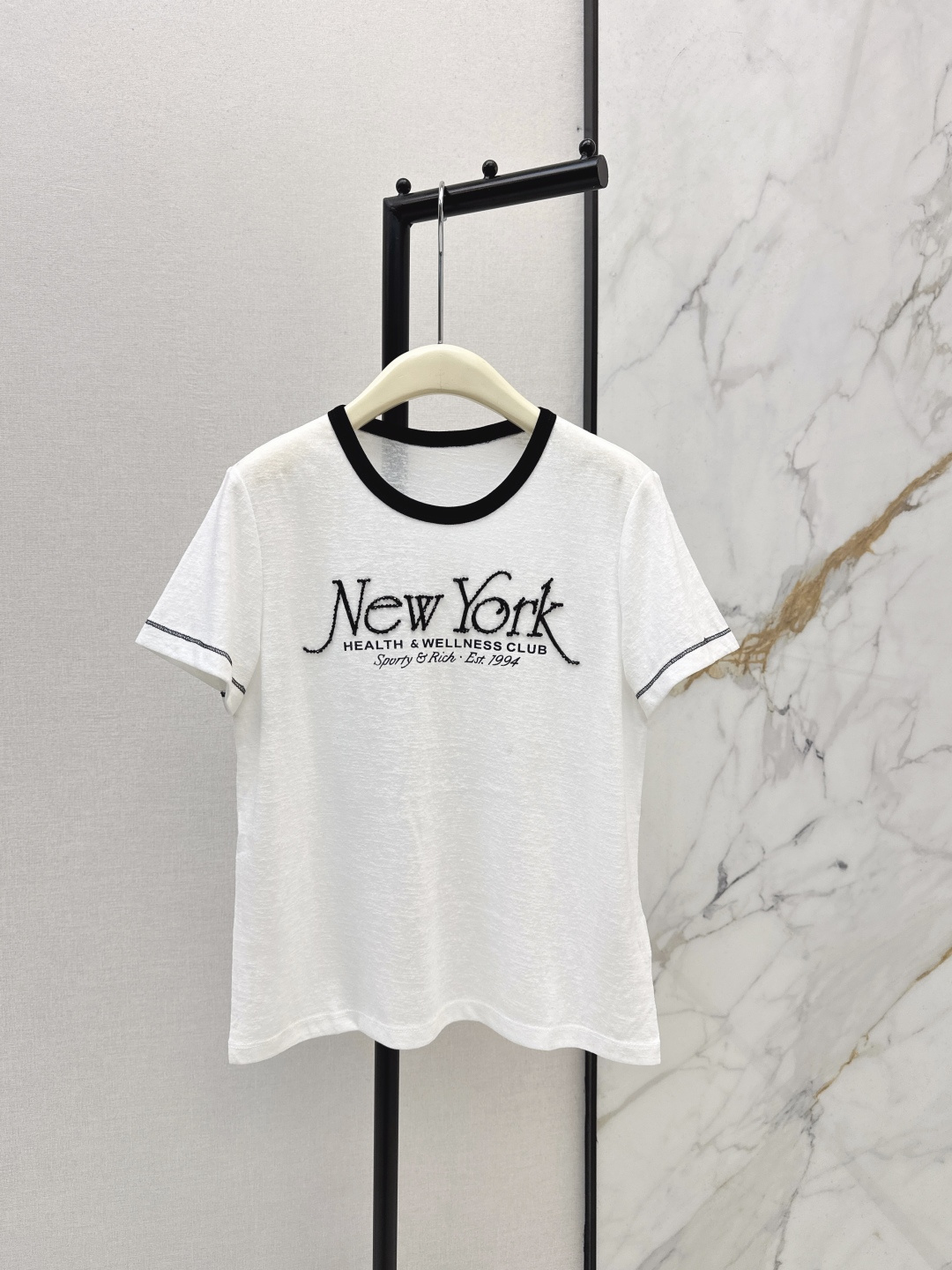 NO:732702,Fashionable design 26Ss————The latest round neck letter printed beaded short-sleeved T-shirt in early spring. The fabric is soft, skin-friendly and breathable. It is just right to wear alone in early spring without being boring ~ The letter print is not an ordinary offset printing. It is a three-dimensional design with a retro accent. It is full of energetic sweet girl feeling. If you look up close, you can feel the delicate luster of the permed beads and the texture of the print ~ The version is very hidden, and it looks great when paired with a denim skirt and a pleated skirt.  Three colors ready for sale sml,,skirts,T-shirt,tees,t-shirt,19860909时髦设计 26Ss————早春最新款圆领字母印花烫珠短袖T恤面料软乎亲肤又透气 早春单穿刚好不闷～字母印花不是普通胶印 是带着复古腔调的立体设计 活力满满的甜妹感 近看能摸到烫珠的细腻光泽和印花的质感纹理～ 版型很藏肉 搭牛仔短裙百褶裙都超有氛围 三色现货发售sml,,skirts,T-shirt,tees，t-shirt,,Women's clothing