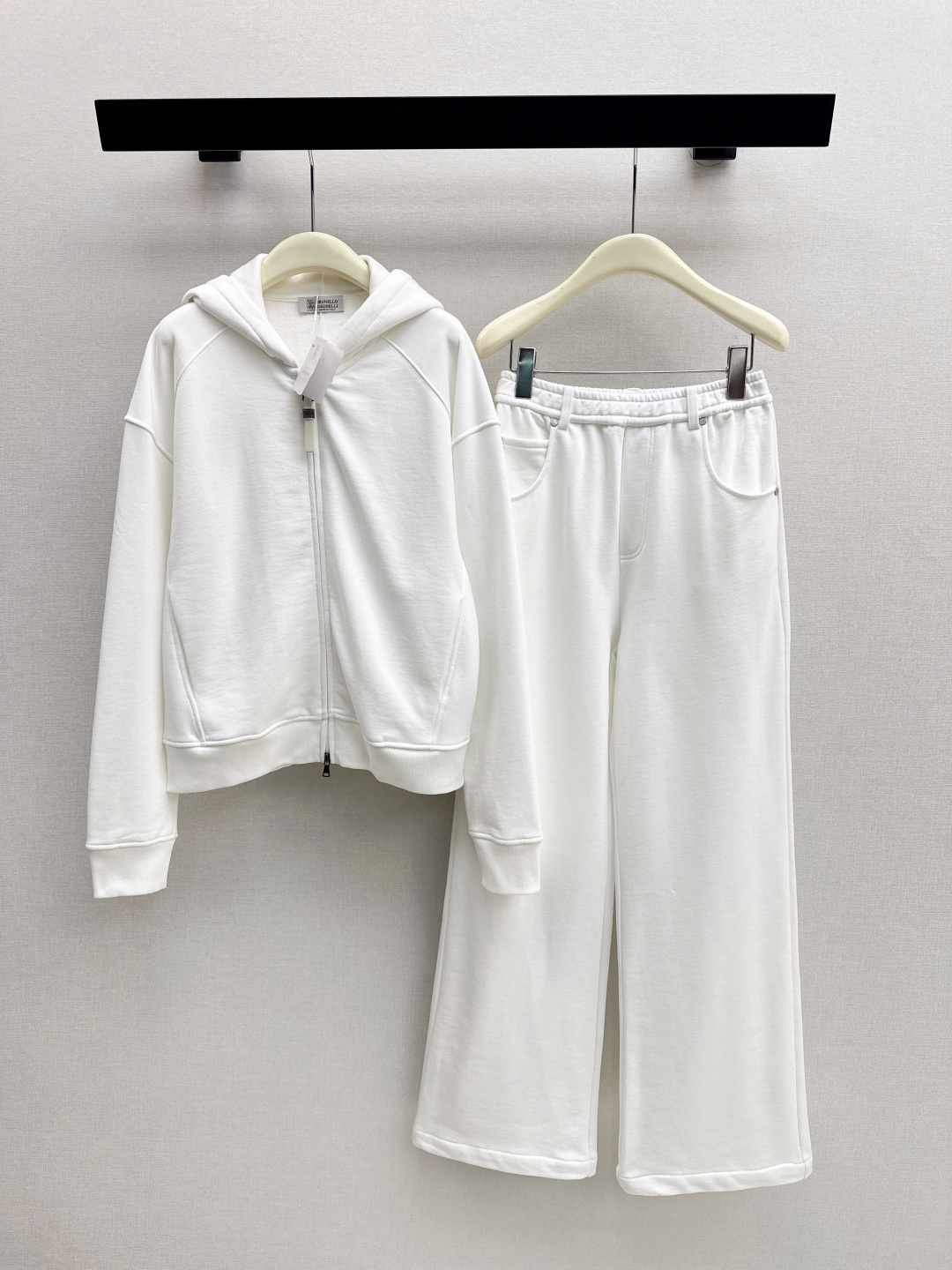 NO:736277,Exclusive first release of Bc 26Ss - the latest high-intelligence casual temperament Jersey cotton suit in early spring, beaded zipper hooded jacket + straight pants, a set of tops, sweet and salty temperament, age-reducing girlish style, versatile and not picky, customized pure cotton fabrics, one set, ready for sale in one color, sml,, jackets & coats, hats,19860909独家首发 Bc 26Ss————早春最新款高智感休闲气质泽西棉套装珠链头拉链连帽外套+ 直筒裤 一套上身绝绝子 可甜可盐气质减龄少女风百搭不挑人 定制纯棉面料 一套出 一色现货发售sml,,jackets & coats,hats,,Women's clothing