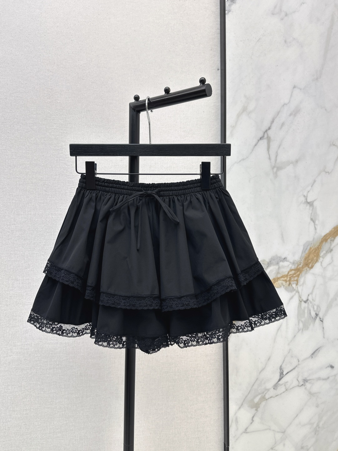 NO:737035,Fashionable design 26Ss————The latest sweetheart ballet girl skirt for early spring. Lace layered cake skirt design. Exquisite lace details and soft lines. Fashionable but not sweet style. No sense of restraint. Not picky. Ultra-short design can easily show long legs. The upper body looks light and energetic. It can be salty or sweet. Girly style. One color ready for sale sml,,skirts,19860909时髦设计 26Ss————早春最新款甜心芭蕾少女半裙 蕾丝花边层叠蛋糕裙摆设计 精致的花边细节和柔美的线条 时髦又不是甜美的风格 没有束缚感 不挑人穿 超短设计轻松显长腿 上身看起来轻盈又活力 可盐可甜少女风 一色现货发售sml,,skirts,,Women's clothing