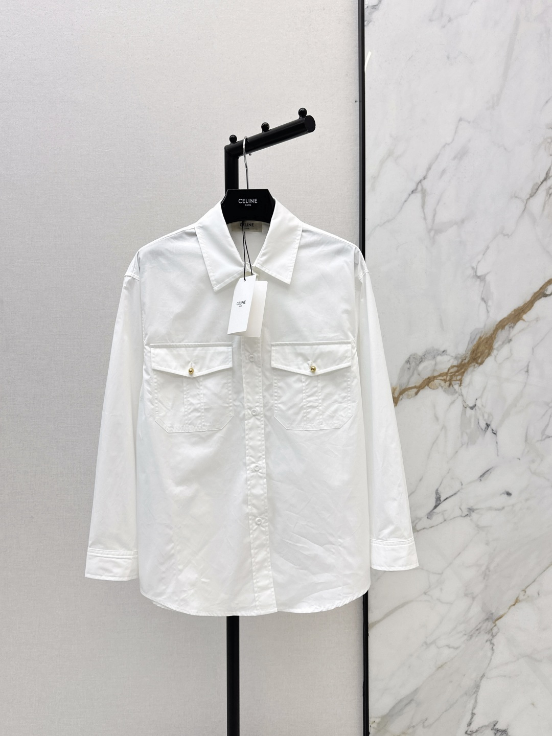 NO:738414,Ce 26Ss————The latest spring and summer double-pocket decorative shirt, low-key luxury three-dimensional tailoring, streamlined line design, noble and elegant, and full of gentle and intellectual temperament. Imported special materials will be amazing when you receive it. The texture of the customized fabric is awesome. One color ready for sale sml,, shirts,19860909Ce 26Ss————春夏最新款双口袋装饰衬衫低调奢华立体剪裁 精简线条感设计 高贵典雅又尽显温柔知性的气质 进口特殊材质 收到手会很惊艳 定制面料质感超赞 一色现货发售sml,,shirts,,Women's clothing