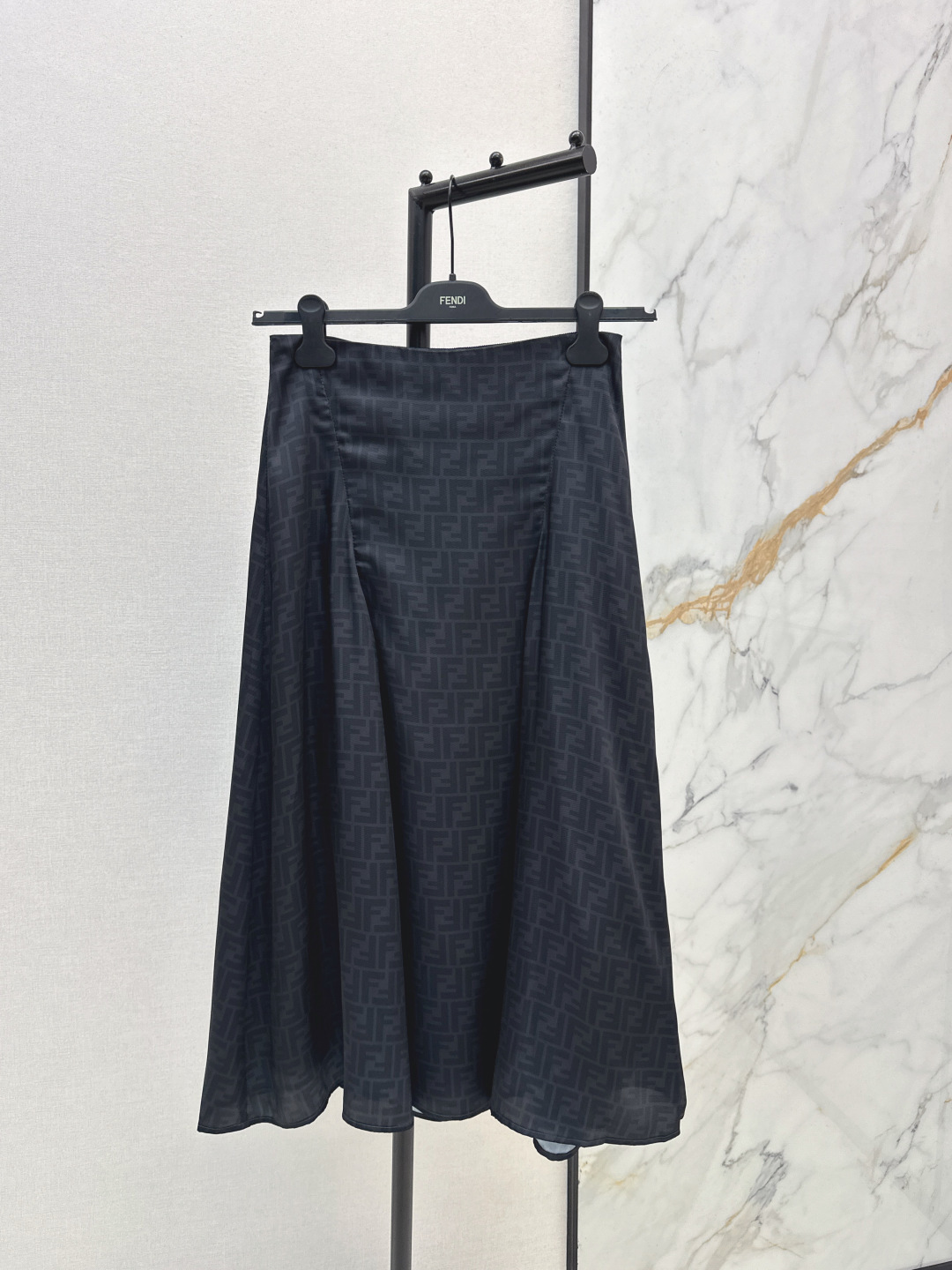 NO:738910,FD 26Ss - the latest classic double F pattern suit in early spring, slanted silk shirt + high waist skirt, 100% silk fabric, full of comfort and drape, retro and fashionable, low-key temperament and luxurious high-end!  The version is versatile and easy to choose. The two colors are developed separately. Ready for sale sml, skirts, shirts, real silk,19860909FD 26Ss———早春最新款经典双F图案套装斜襟真丝衬衫+高腰半裙 百分百真丝面料 舒适度及垂坠感拉满 复古时髦 低调气质又奢华高级！版型百搭不挑人 两色分开发 现货发售sml,,skirts,shirts,real silk,,Women's clothing