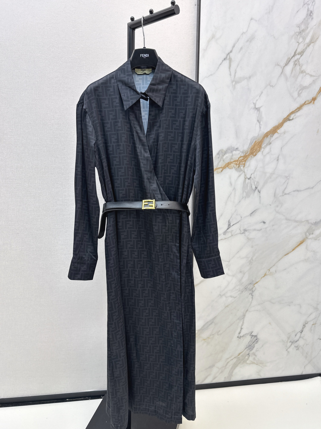 NO:738901,FD 26Ss————The latest classic double F pattern long silk dress in early spring. 100% silk fabric. Retro and fashionable. Low-key temperament and luxurious and high-end. The version is versatile and not picky. The quality of workmanship depends on the details. Two colors are available in stock. sml,,skirts, real silk,19860909FD 26Ss————早春最新款经典双F图案长款真丝连衣裙 百分百真丝面料 复古时髦 低调气质又奢华高级 版型百搭不挑人 做工品质看细节 两色现货发售sml,,skirts,real silk,,Women's clothing