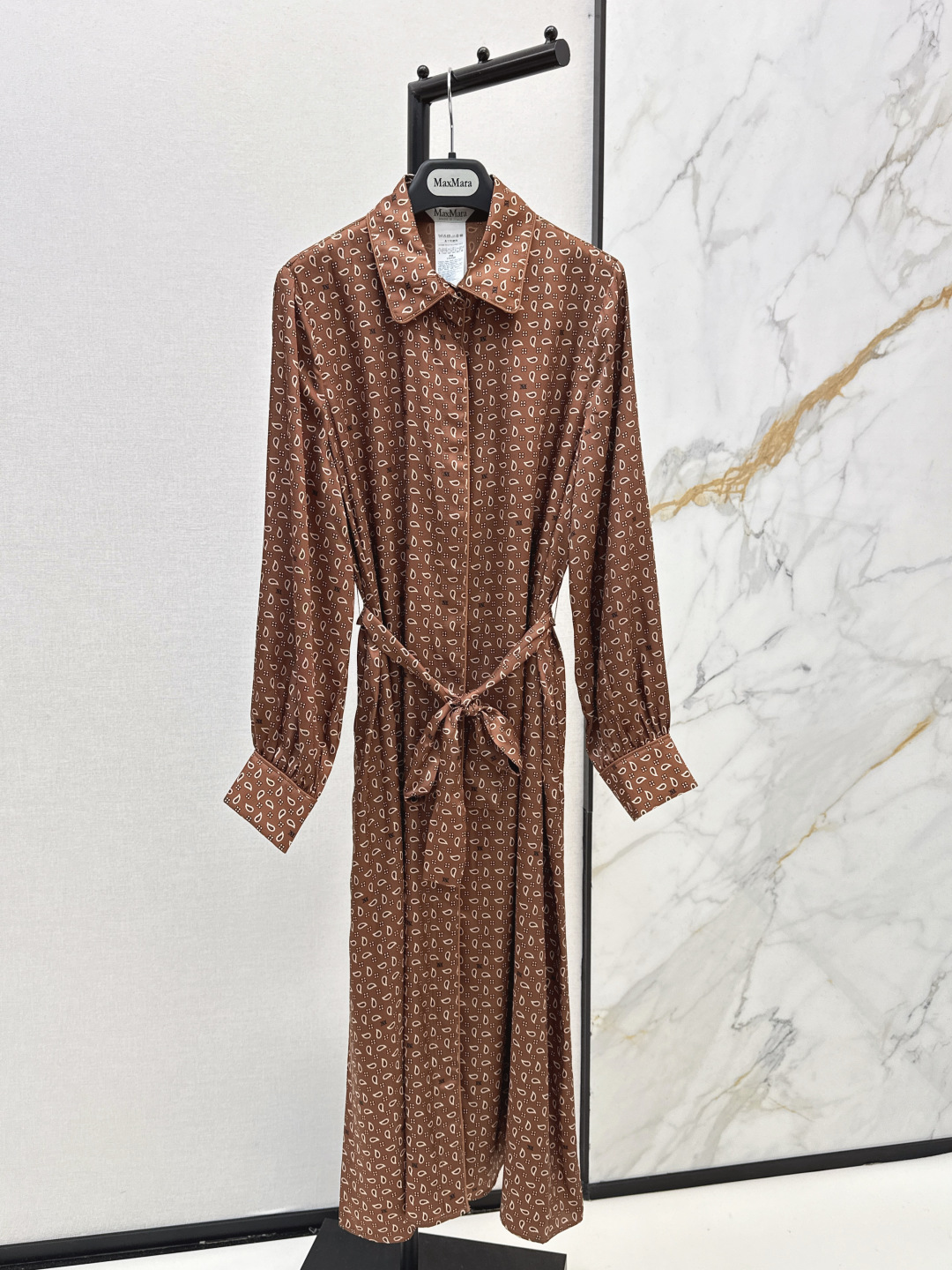 NO:738918,Exclusive first release of Max 26Ss - the latest classic pattern long silk dress in early spring. 100% silk fabric. Retro and fashionable. Low-key temperament and luxurious and high-end. The version is versatile and not picky. The quality of workmanship depends on the details. One color ready for sale smlxl,,skirts, real silk,19860909独家首发 Max 26Ss————早春最新款经典图案长款真丝连衣裙 百分百真丝面料 复古时髦 低调气质又奢华高级 版型百搭不挑人 做工品质看细节 一色现货发售smlxl,,skirts,real silk,,Women's clothing