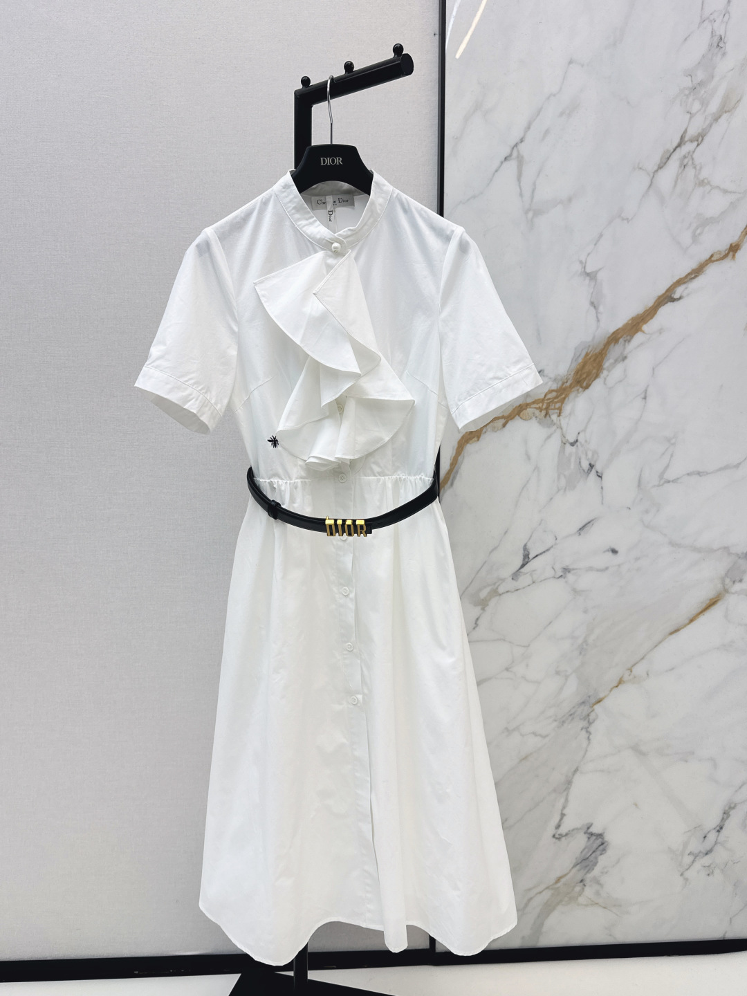 NO:739390,CD 26Ss————The latest spring and summer long dress with ear trim decoration, low-key luxury three-dimensional tailoring, streamlined line design, noble and elegant, and full of gentle and intellectual temperament. Imported special materials will be amazing when you receive it. The texture of the customized fabric is amazing. Two colors are available for sale sml,,skirts,19860909CD 26Ss————春夏最新款木耳边装饰长款连衣裙低调奢华立体剪裁 精简线条感设计 高贵典雅又尽显温柔知性的气质 进口特殊材质 收到手会很惊艳 定制面料质感超赞 两色现货发售sml,,skirts,,Women's clothing