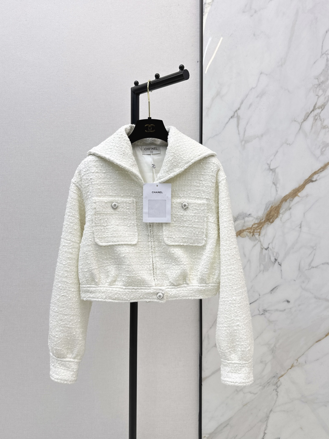 NO:739381,C Home 26Ss - the latest style of small fragrant braided jacket in early spring. Beautiful high-grade sequined braided fabric. The real thing is super beautiful. The three-dimensional texture is full of exquisiteness. The upper body has a noble temperament. The customized 3D three-dimensional tailoring version is very slim. It is very wearable and has a higher appearance. French socialite style is elegant and high-end. A must-have for rich families. Two colors are available in stock. sml,, chanel, jackets & coats,19860909C家 26Ss———早春最新款小香风编织外套绝美高级亮片编织面料实物超美 立体肌理感精致感满满 上身自带一种高贵气质 定制3D立体剪裁版型巨显瘦 实穿度高颜值也更高 法式名媛风优雅又高级 富家千金必备 两色现货发售sml,,chanel,jackets & coats,,Women's clothing