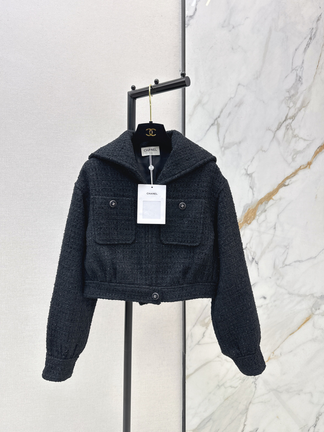 NO:739379,C Home 26Ss - the latest style of small fragrant braided jacket in early spring. Beautiful high-grade sequined braided fabric. The real thing is super beautiful. The three-dimensional texture is full of exquisiteness. The upper body has a noble temperament. The customized 3D three-dimensional tailoring version is very slim. It is very wearable and has a higher appearance. French socialite style is elegant and high-end. A must-have for rich families. Two colors are available in stock. sml,, chanel, jackets & coats,19860909C家 26Ss———早春最新款小香风编织外套绝美高级亮片编织面料实物超美 立体肌理感精致感满满 上身自带一种高贵气质 定制3D立体剪裁版型巨显瘦 实穿度高颜值也更高 法式名媛风优雅又高级 富家千金必备 两色现货发售sml,,chanel,jackets & coats,,Women's clothing