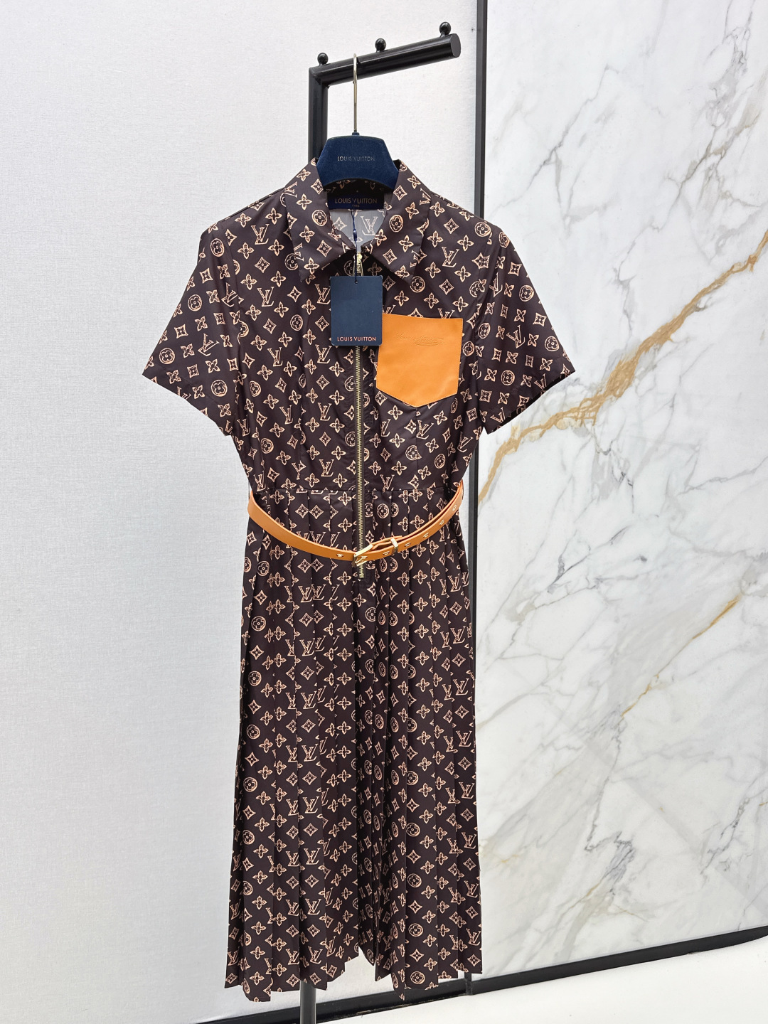 NO:739873,L Family 26Ss - the latest classic logo printed long pleated dress for spring and summer. Full of texture and elegant design. It is OK for daily OL. A fashionable pleated skirt with unique charm. Two colors are available for sale now. sml,, louis vuitton, skirts,19860909L家 26Ss———春夏最新款经典logo印花长款百褶连衣裙 质感十足 优雅气质设计 日常OL都OK 一款具有独特魅力的时尚百褶裙 两色现货发售sml,,louis vuitton,skirts,,Women's clothing