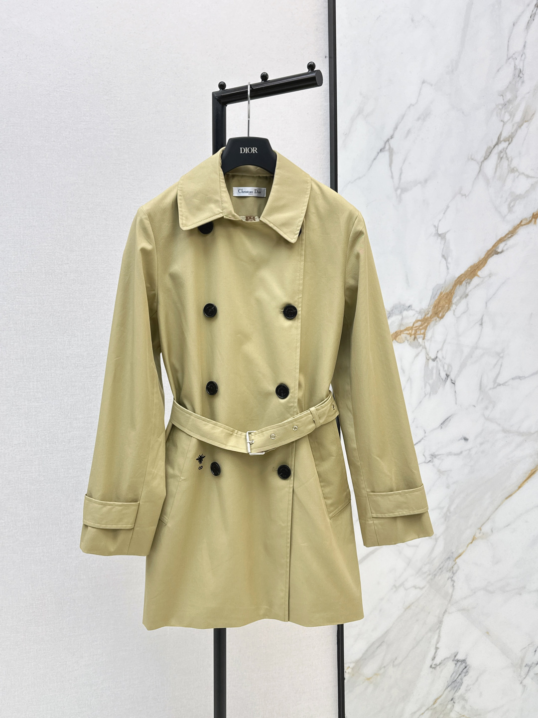 NO:739892,CD 26Ss————The latest double-breasted mid-length lapel windbreaker jacket in early spring. British style. Classic design. The upper body is exquisite and capable. Easy to match. Customized imported fabrics are crisp and stylish. Full of high-end sense. Full of texture. One color ready for sale sml,,jackets & coats,19860909CD 26Ss————早春最新双排扣中长款翻领风衣外套 英伦风气质 经典款设计 上身精致又干练得体 搭配起来随心应手 定制的进口面料挺括有型 满满的高级感 质感十足 一色现货发售sml,,jackets & coats,,Women's clothing