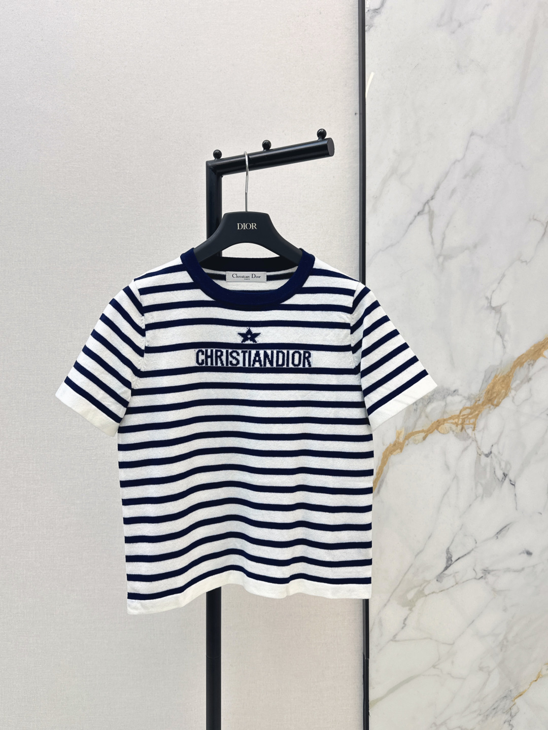 NO:740421,Exclusive first release CD 26Ss - the latest striped short-sleeved sweater for spring and summer. Customized knitted fabric. Multiple washes. Fashionable and western style. Regular knitted short-sleeved cut. The upper body is versatile and slim. It is suitable for single wear and inner wear. Two colors are available for sale sml,, T-shirt,19860909独家首发 CD 26Ss———春夏最新款条纹短袖针织衫定制针织面料 多重水洗 时髦洋气 常规针织短袖剪裁 上身百搭显瘦 单穿内搭都很合适两色现货发售sml,,T-shirt,,Women's clothing